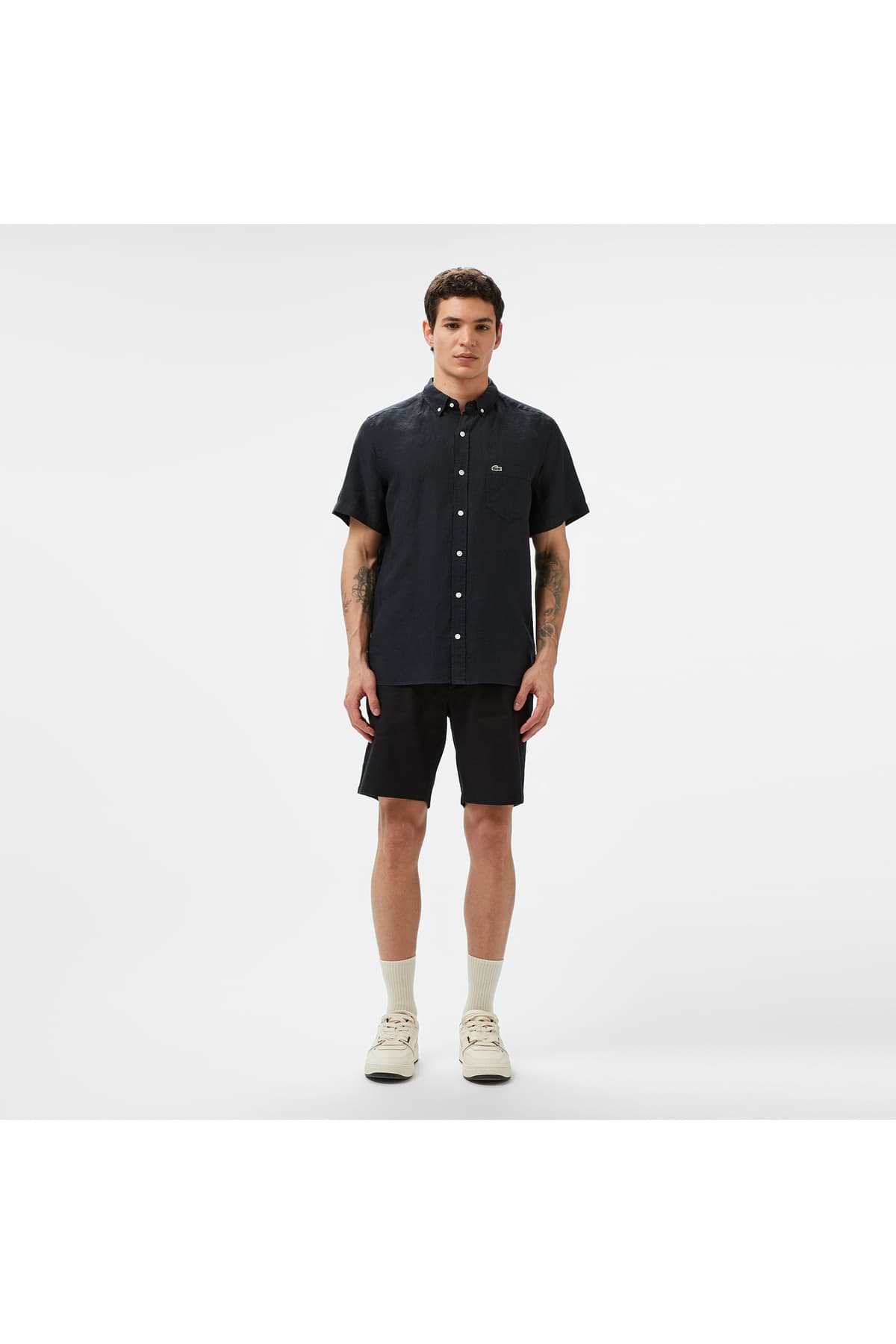 پیراهن مردانه Lacoste کتان مشکی آستین کوتاه یقه دکمهدار فیت معمولی پیراهن مردانه Lacoste کتان مشکی آستین کوتاه یقه دکمهدار فیت معمولی