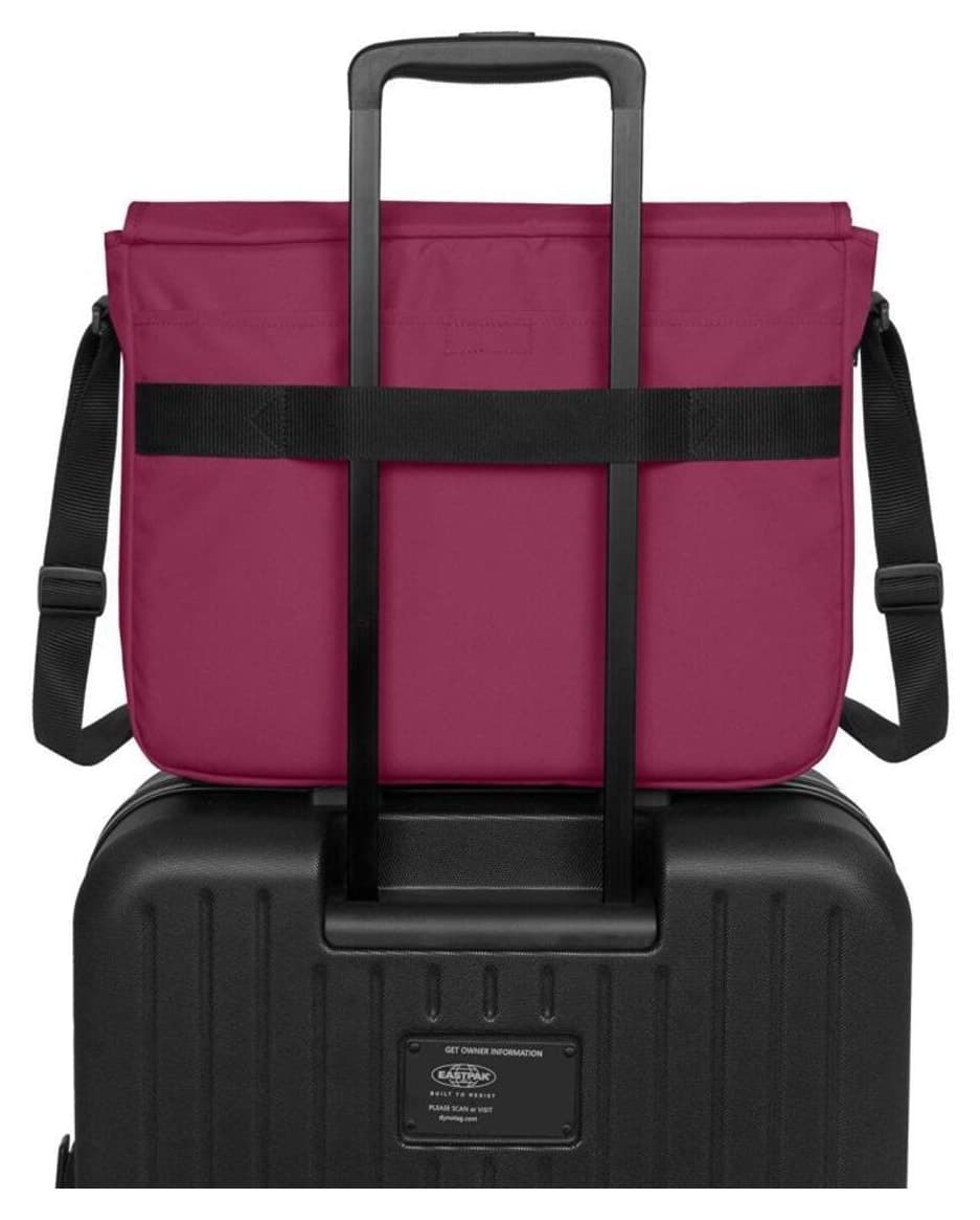 کیف پستچی زنانه Eastpak با بند متقاطع Delegate+ رنگ شرابی مدل 6S1 کیف پستچی زنانه Eastpak با بند متقاطع Delegate+ رنگ شرابی مدل 6S1