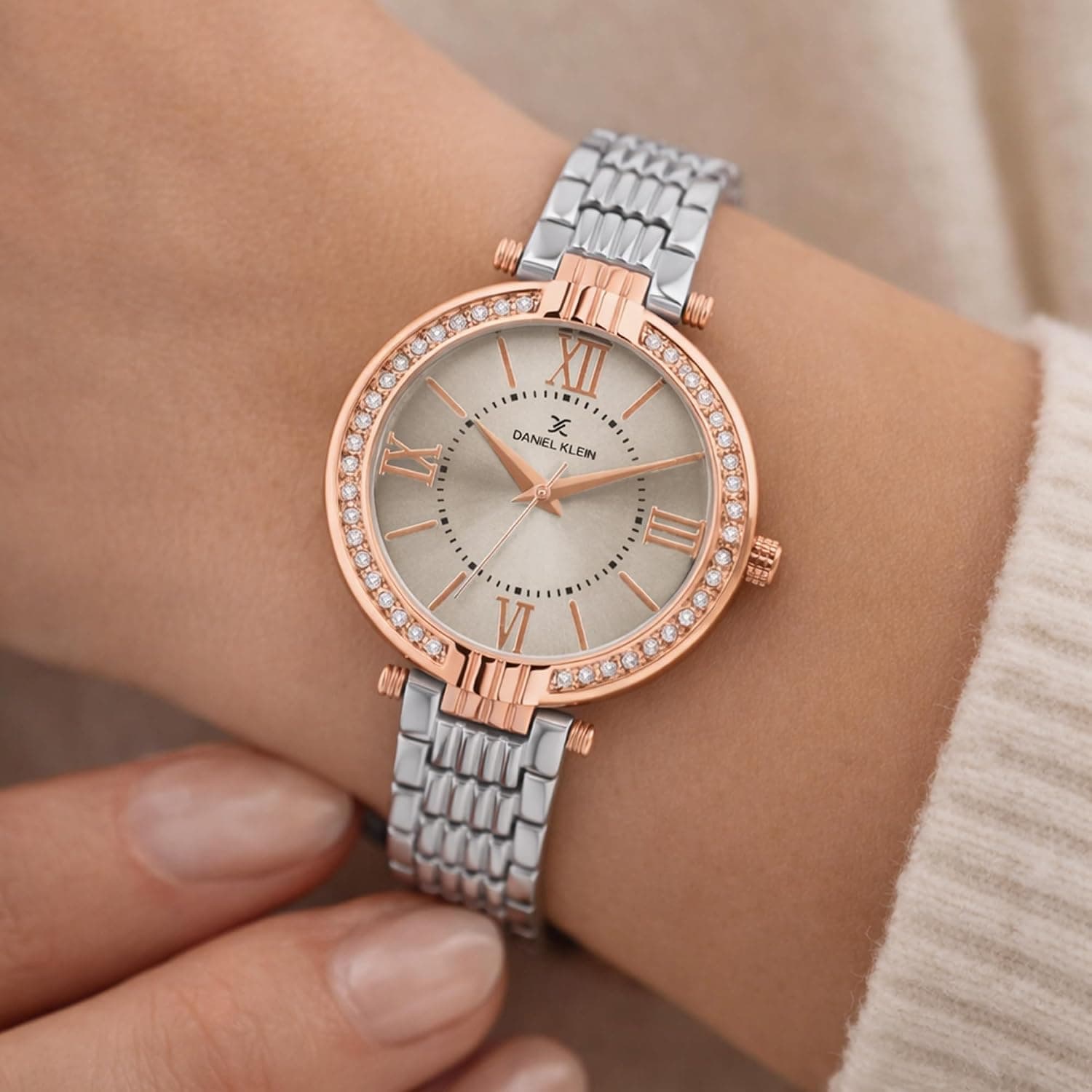 ساعت مچی زنانه Daniel Klein صفحه نقرهای عقربهای مدل DK11138-8 ساعت مچی زنانه Daniel Klein صفحه نقرهای عقربهای مدل DK11138-8
