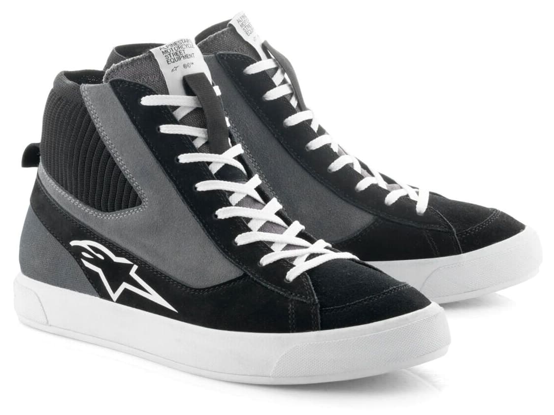 بوت موتورسواری محافظدار Alpinestars مدل Stated مشکی طوسی سفید بوت موتورسواری محافظدار Alpinestars مدل Stated مشکی طوسی سفید