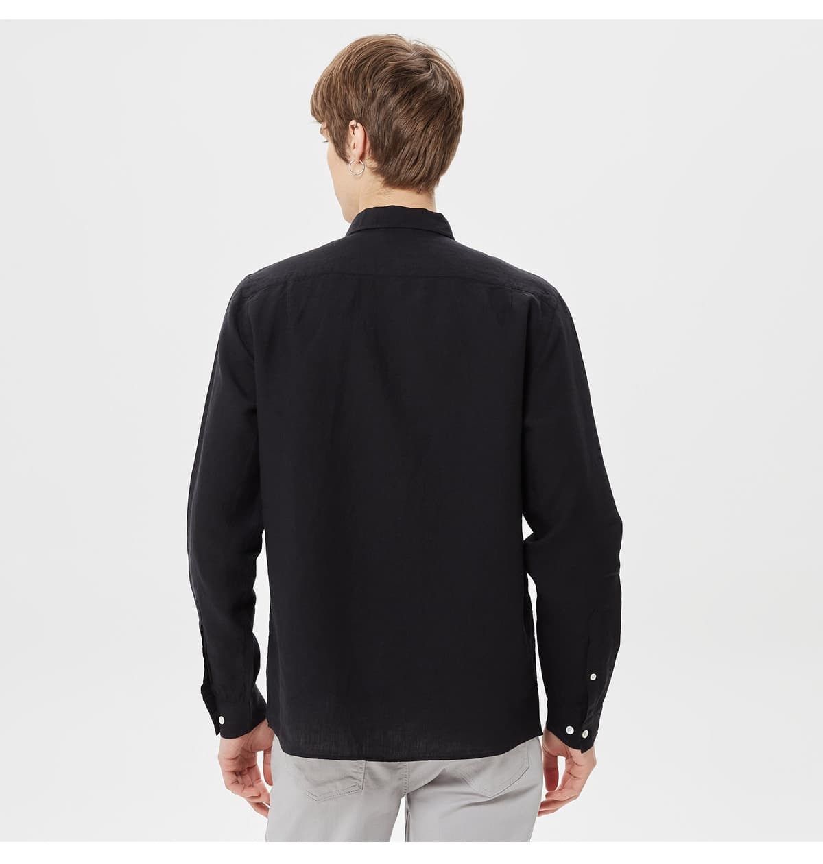 پیراهن مردانه Lacoste کتان مشکی با یقه دکمهدار و فیت معمولی پیراهن مردانه Lacoste کتان مشکی با یقه دکمهدار و فیت معمولی
