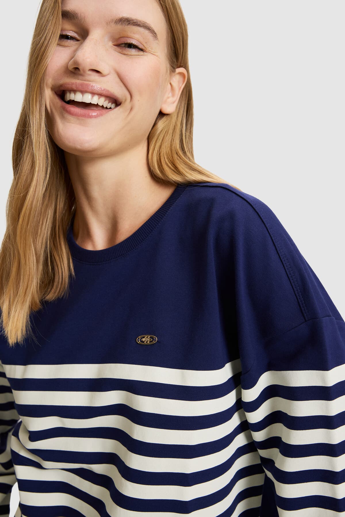 سوئیشرت زنانه U.S. Polo Assn. سرمهای روشن مدل 50328990-VR059 سوئیشرت زنانه U.S. Polo Assn. سرمهای روشن مدل 50328990-VR059