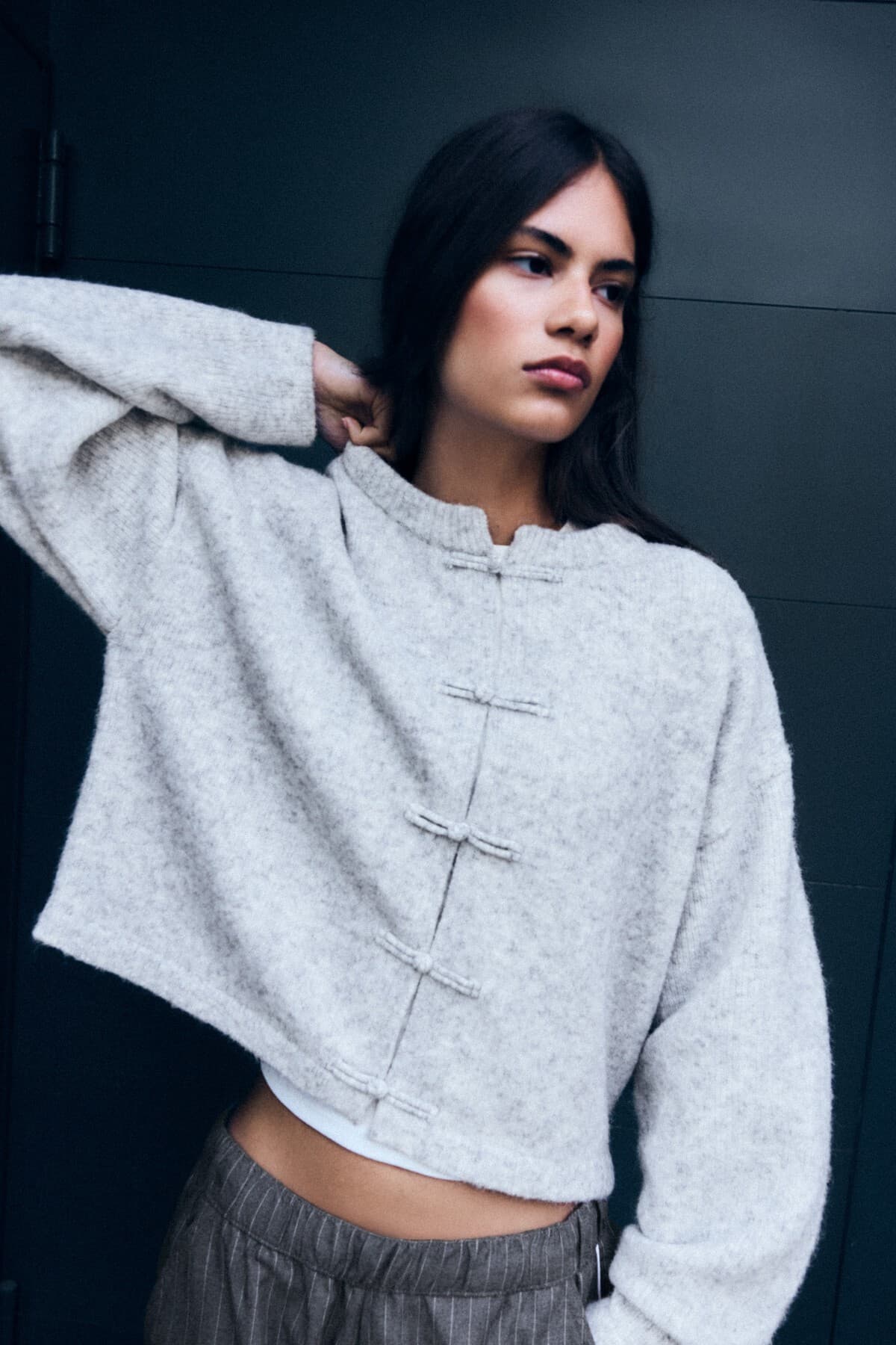 هیرکا زنانه Bershka یقه گرد تزئینی دکمهدار هیرکا زنانه Bershka یقه گرد تزئینی دکمهدار