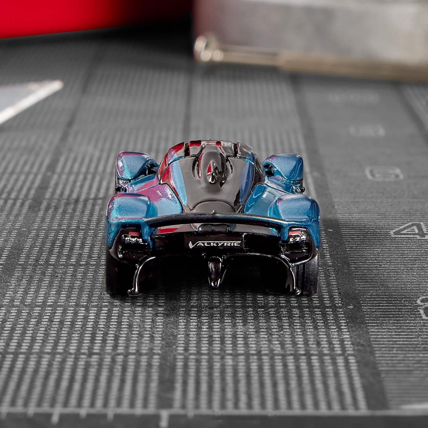 ماشین کلکسیونی 1:64 Hot Wheels Elite 64 Aston Martin Valkyrie با درهای بازشو، بدنه و شاسی فلزی، رنگ سبزآبی متالیک مدل HWR91 ماشین کلکسیونی 1:64 Hot Wheels Elite 64 Aston Martin Valkyrie با درهای بازشو، بدنه و شاسی فلزی، رنگ سبزآبی متالیک مدل HWR91