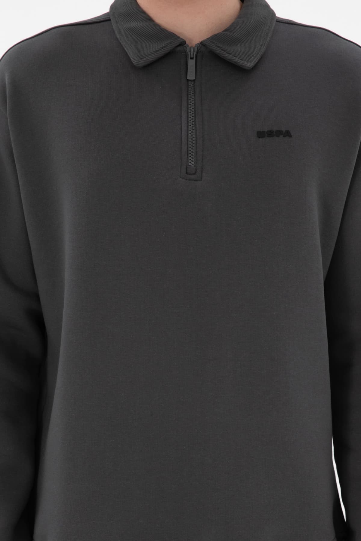 سویشرت مردانه U.S. Polo Assn. فیت راحت نیمزیپ زغالی ساده مدل 50298265-VR006 سویشرت مردانه U.S. Polo Assn. فیت راحت نیمزیپ زغالی ساده مدل 50298265-VR006