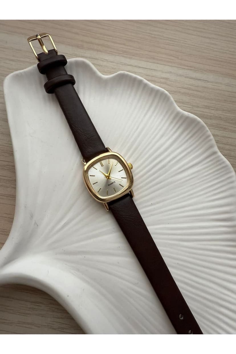 ساعت مچی زنانه QUARTZ وینتیج رترو مینیمال بند قهوهای تیره ساعت مچی زنانه QUARTZ وینتیج رترو مینیمال بند قهوهای تیره