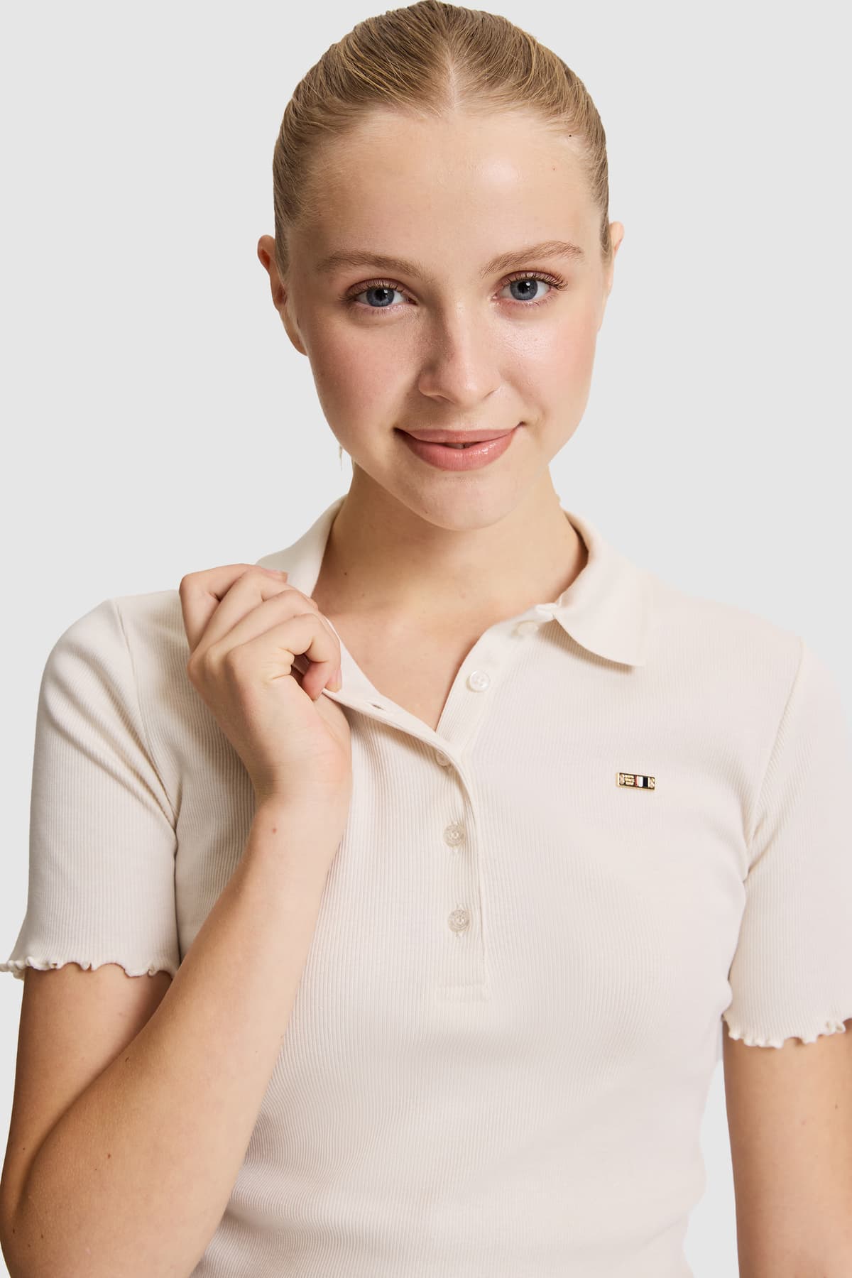 تیشرت زنانه یقه پولو U.S. Polo Assn. کرم مدل 50323563-VR071 تیشرت زنانه یقه پولو U.S. Polo Assn. کرم مدل 50323563-VR071