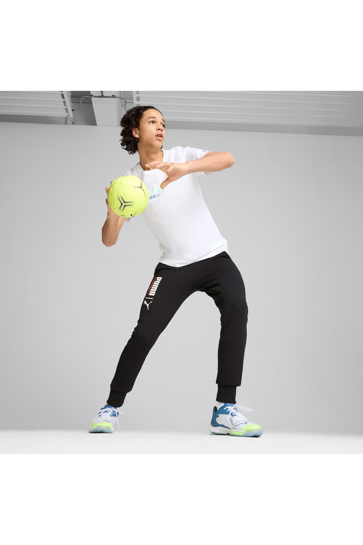 کفش والیبال مردانه Puma سفید مدل Vantage Nitro کفش والیبال مردانه Puma سفید مدل Vantage Nitro