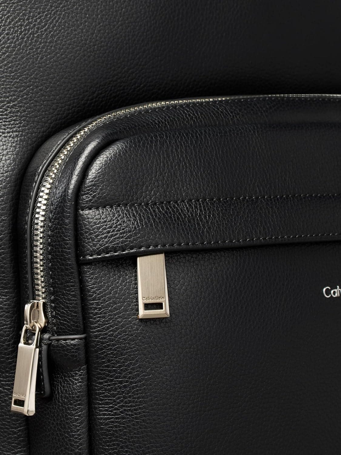 کولهپشتی مردانه Calvin Klein مشکی سایز استاندارد مدل LV04D3155GUB1 کد 25Y.SRT.PVH.0020 کولهپشتی مردانه Calvin Klein مشکی سایز استاندارد مدل LV04D3155GUB1 کد 25Y.SRT.PVH.0020