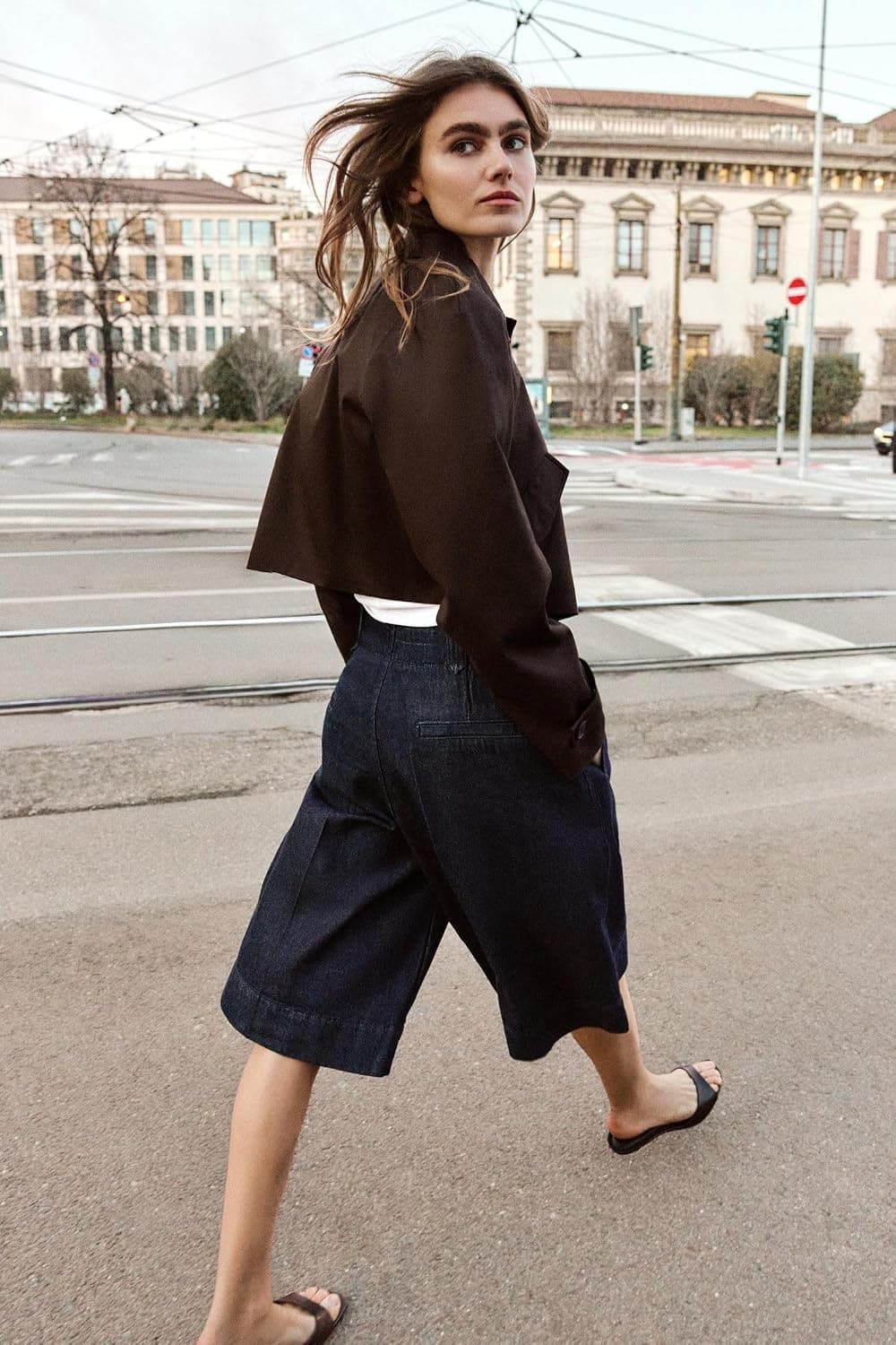 برمودا زنانه ZARA Pens بلند با جزئیات آبی سایز 32 برمودا زنانه ZARA Pens بلند با جزئیات آبی سایز 32