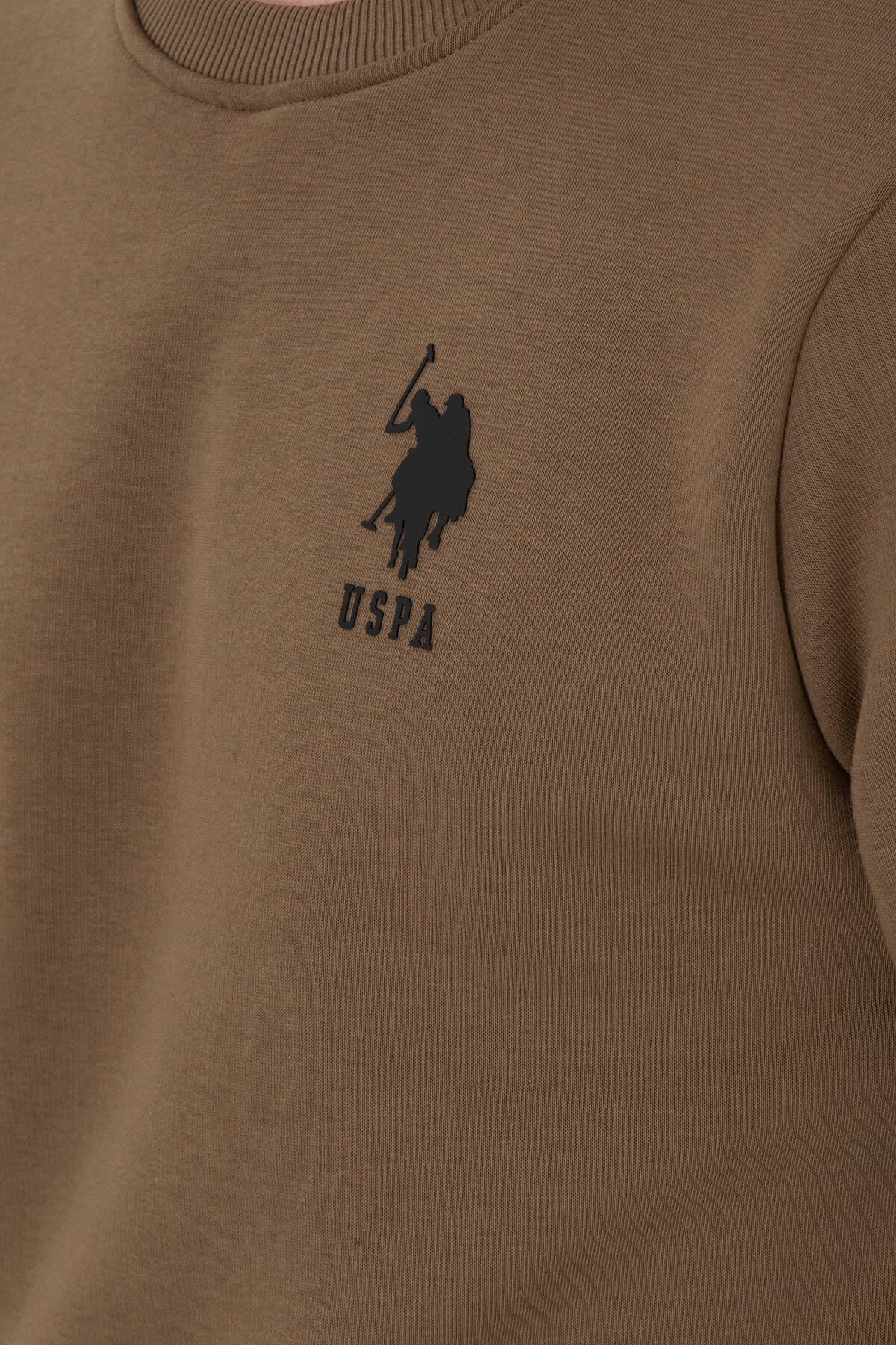 سویشرت مردانه U.S. Polo Assn. یقه گرد فیت معمولی خاکی مدل 50292596-VR027 سویشرت مردانه U.S. Polo Assn. یقه گرد فیت معمولی خاکی مدل 50292596-VR027