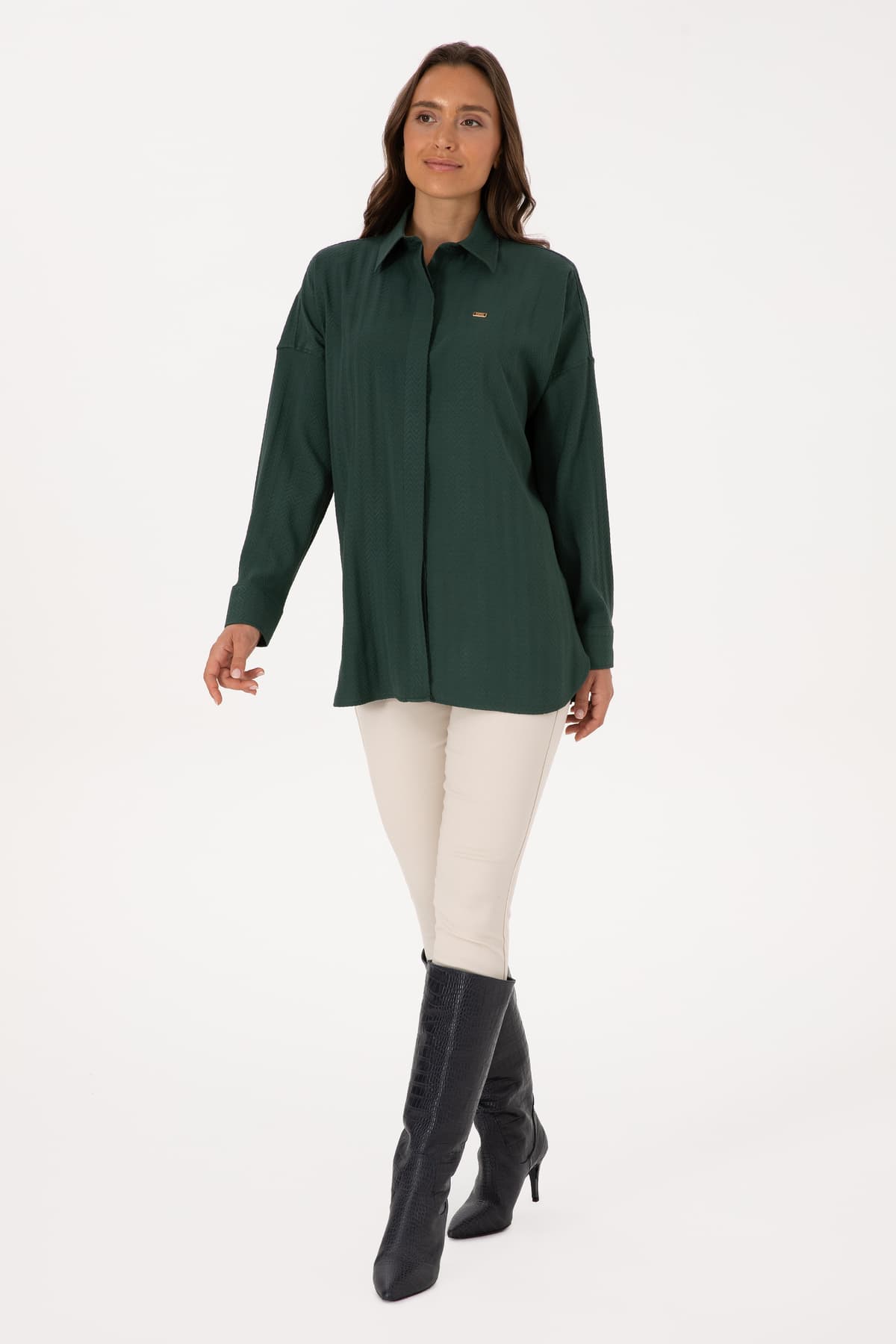 پیراهن زنانه U.S. Polo Assn. اورسایز آستین بلند طرح دار سبز تیره مدل 50316422-VR079 پیراهن زنانه U.S. Polo Assn. اورسایز آستین بلند طرح دار سبز تیره مدل 50316422-VR079