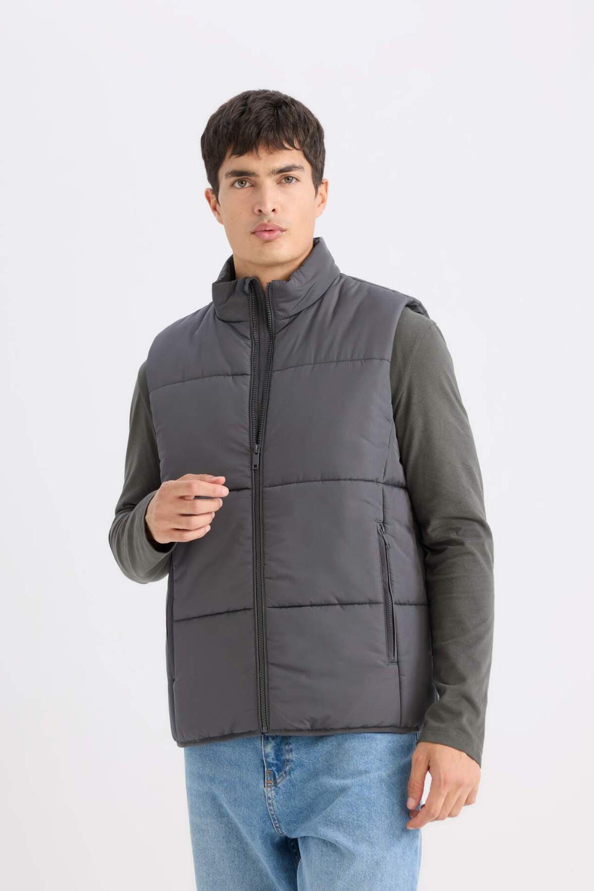 جلیقه بادی مردانه Defacto زیپدار مدل D6286AX25SP جلیقه بادی مردانه Defacto زیپدار مدل D6286AX25SP
