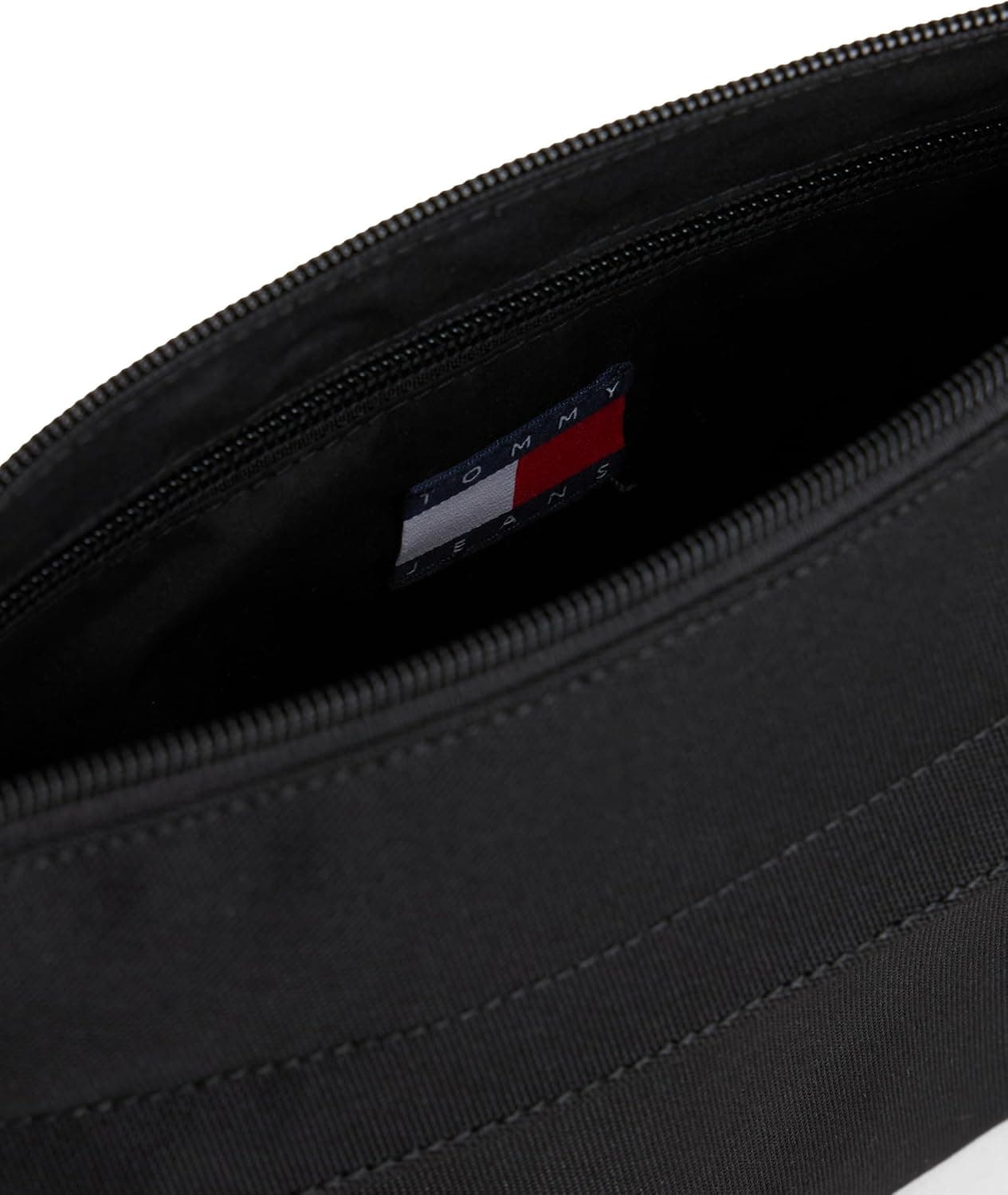 کیف مردانه Tommy Hilfiger مشکی مدل TJM ESS DAILY SACOCHE کیف مردانه Tommy Hilfiger مشکی مدل TJM ESS DAILY SACOCHE