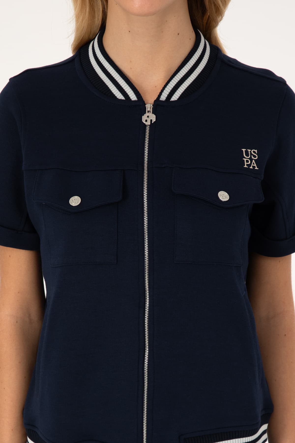 سوئیشرت زنانه U.S. Polo Assn. سرمهای آستین کوتاه زیپدار یقه گرد مدل 50309093-VR033 سوئیشرت زنانه U.S. Polo Assn. سرمهای آستین کوتاه زیپدار یقه گرد مدل 50309093-VR033