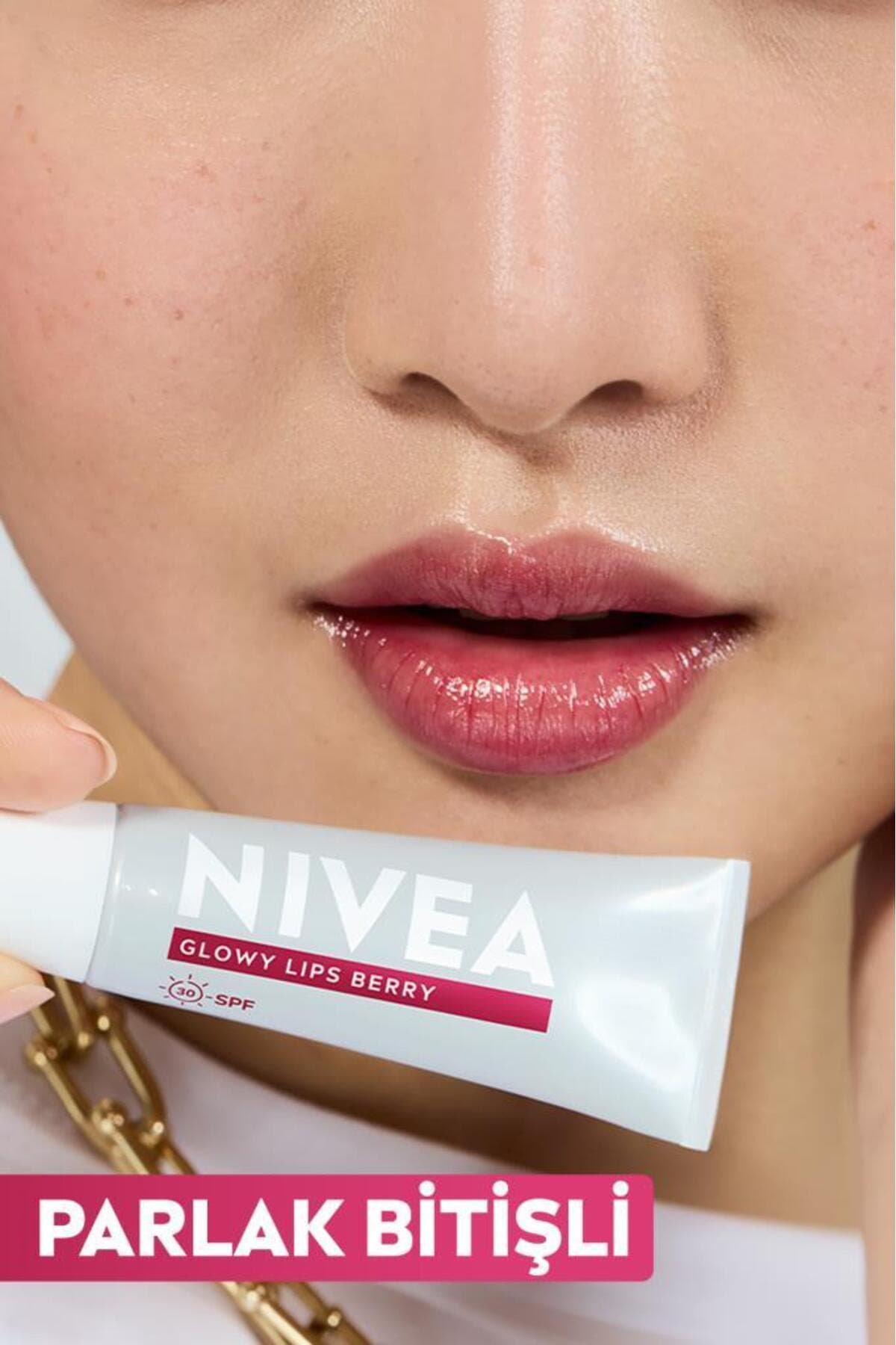 برق لب مرطوبکننده NIVEA Glowy Lips بری SPF30 حاوی اسید هیالورونیک و گلیسیرین 10 ml برق لب مرطوبکننده NIVEA Glowy Lips بری SPF30 حاوی اسید هیالورونیک و گلیسیرین 10 ml