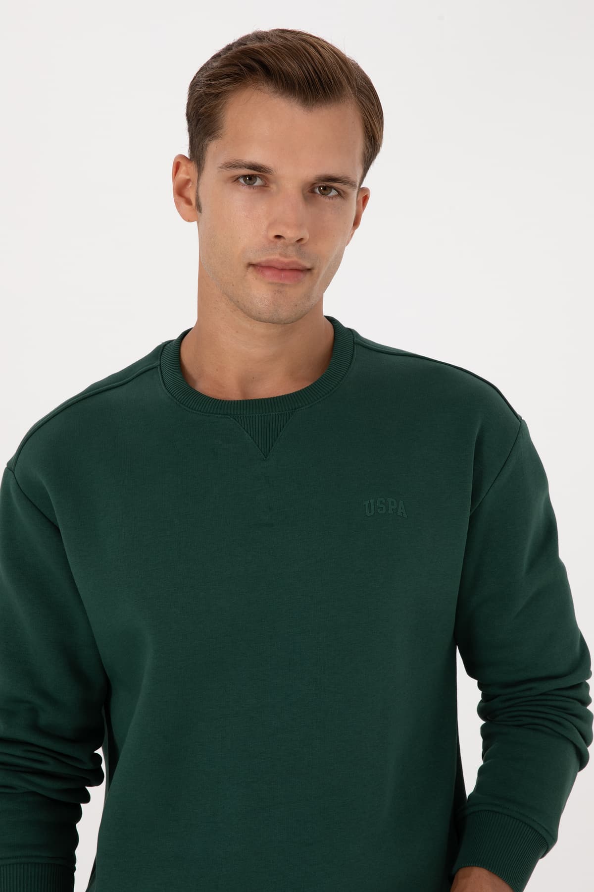 سویشرت مردانه U.S. Polo Assn. کامفورت فیت یقه گرد پرزدار سبز تیره مدل 50313757-VR079 سویشرت مردانه U.S. Polo Assn. کامفورت فیت یقه گرد پرزدار سبز تیره مدل 50313757-VR079
