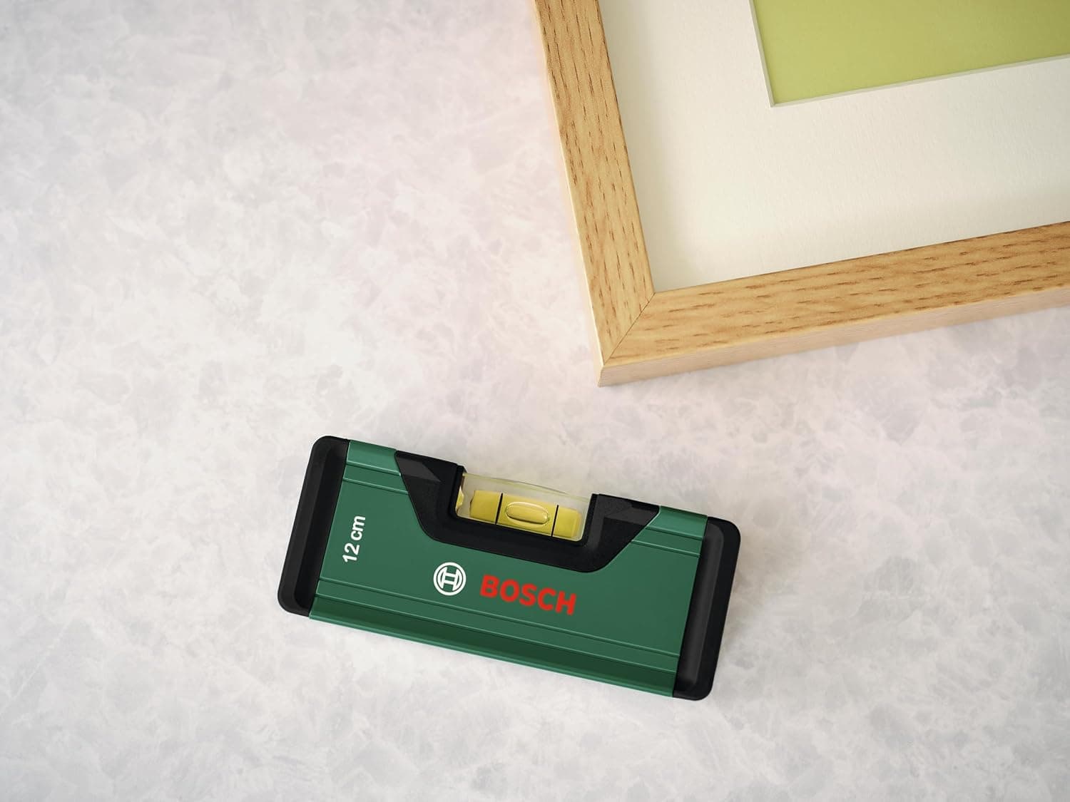 تراز آب Bosch به طول 12 سانتیمتر تراز آب Bosch به طول 12 سانتیمتر