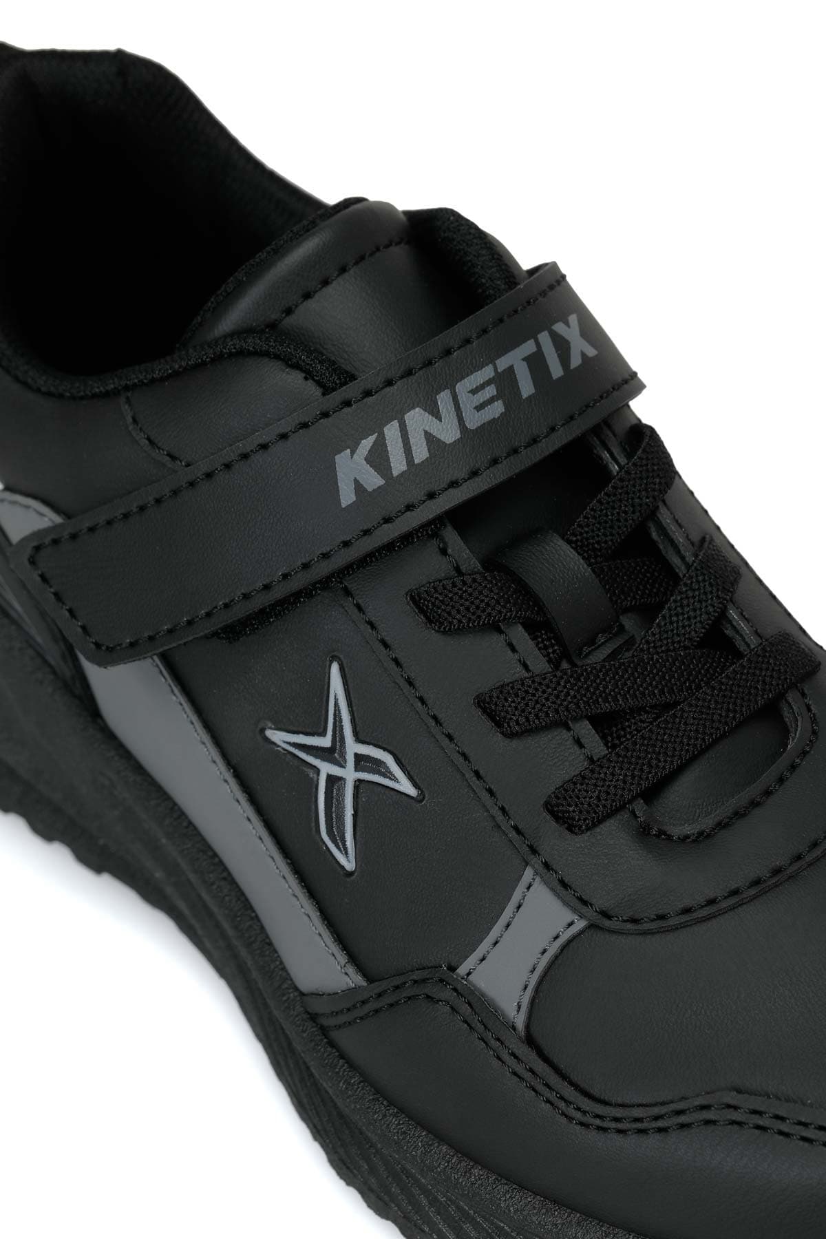 کفش ورزشی پسرانه Kinetix مشکی مدل RAND F کفش ورزشی پسرانه Kinetix مشکی مدل RAND F