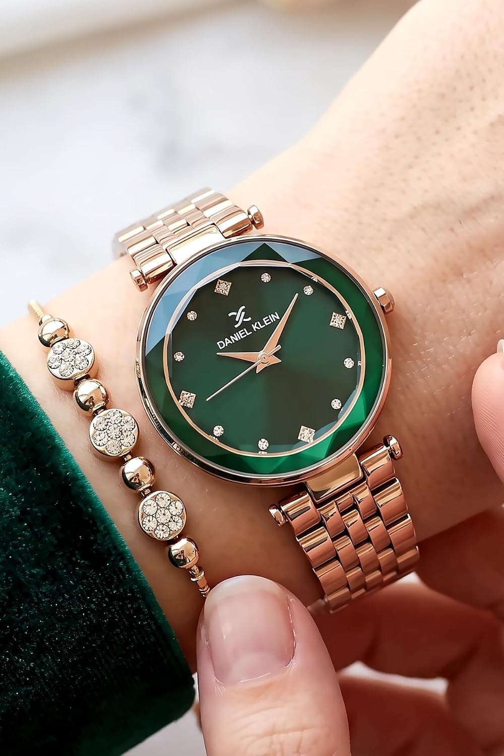 ساعت مچی زنانه Daniel Klein ضدآب شیشه برشخورده فولادی رز مدل Dkby2050C6 ساعت مچی زنانه Daniel Klein ضدآب شیشه برشخورده فولادی رز مدل Dkby2050C6