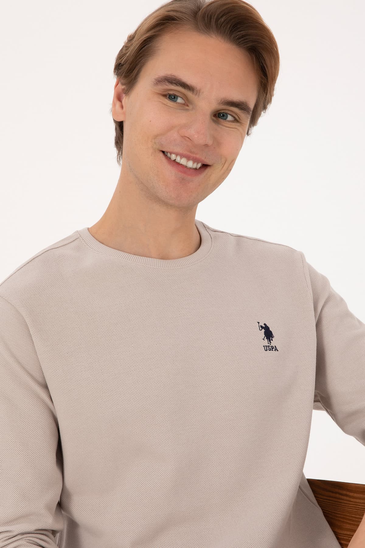 سوئیشرت مردانه U.S. Polo Assn. فیت معمولی یقه گرد سنگی مدل 50310310-VR049 سوئیشرت مردانه U.S. Polo Assn. فیت معمولی یقه گرد سنگی مدل 50310310-VR049