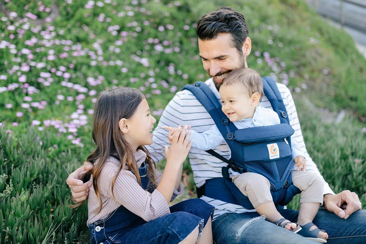 کیریر حمل کودک Ergobaby مدل Omni 360 با مش خنک آبی سرمهای کیریر حمل کودک Ergobaby مدل Omni 360 با مش خنک آبی سرمهای