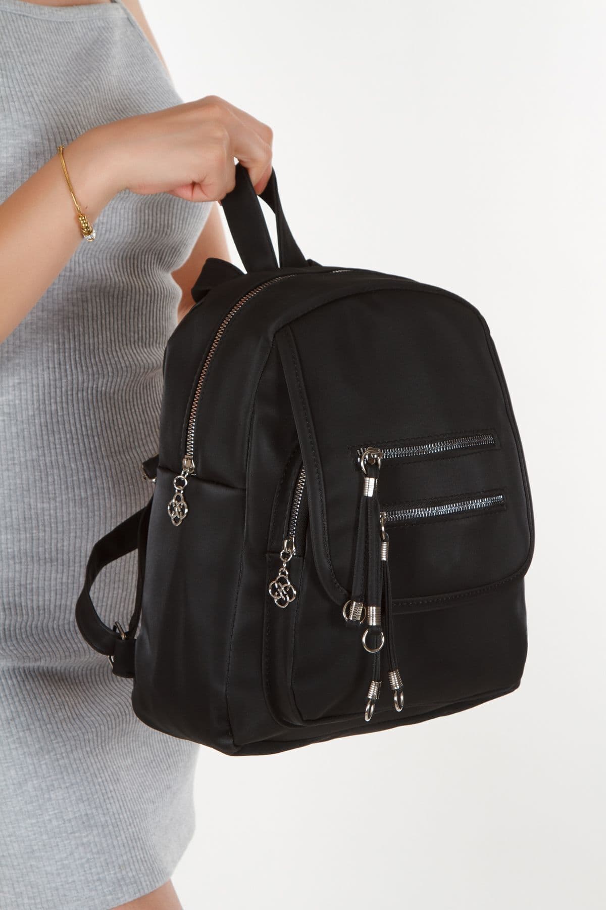 کولهپشتی زنانه Adelina Bags روزمره مشکی با دربدار و زیپدار کولهپشتی زنانه Adelina Bags روزمره مشکی با دربدار و زیپدار