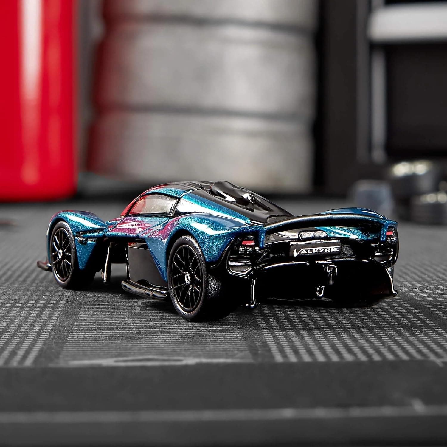 ماشین کلکسیونی 1:64 Hot Wheels Elite 64 Aston Martin Valkyrie با درهای بازشو، بدنه و شاسی فلزی، رنگ سبزآبی متالیک مدل HWR91 ماشین کلکسیونی 1:64 Hot Wheels Elite 64 Aston Martin Valkyrie با درهای بازشو، بدنه و شاسی فلزی، رنگ سبزآبی متالیک مدل HWR91