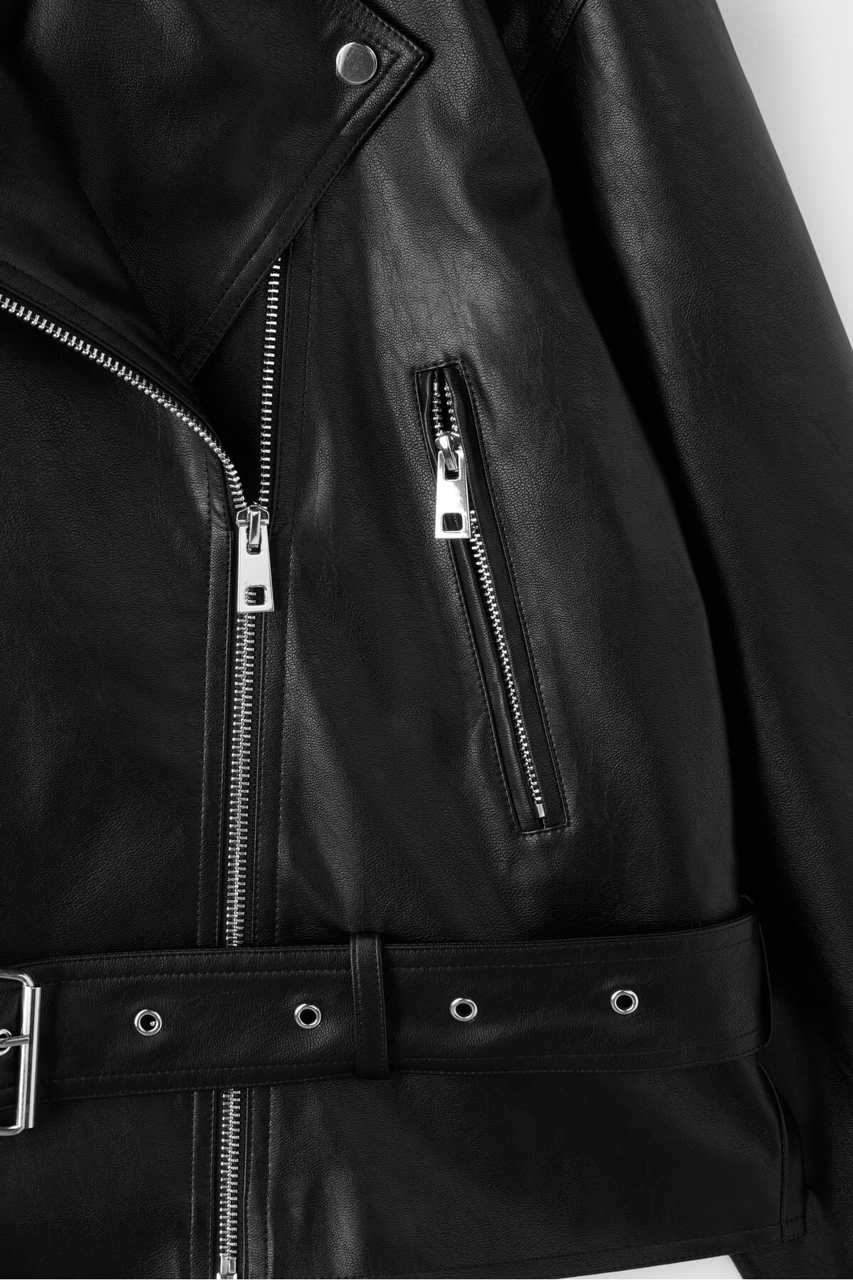 کت بایکر زنانه Stradivarius چرم مصنوعی با کمربند کت بایکر زنانه Stradivarius چرم مصنوعی با کمربند