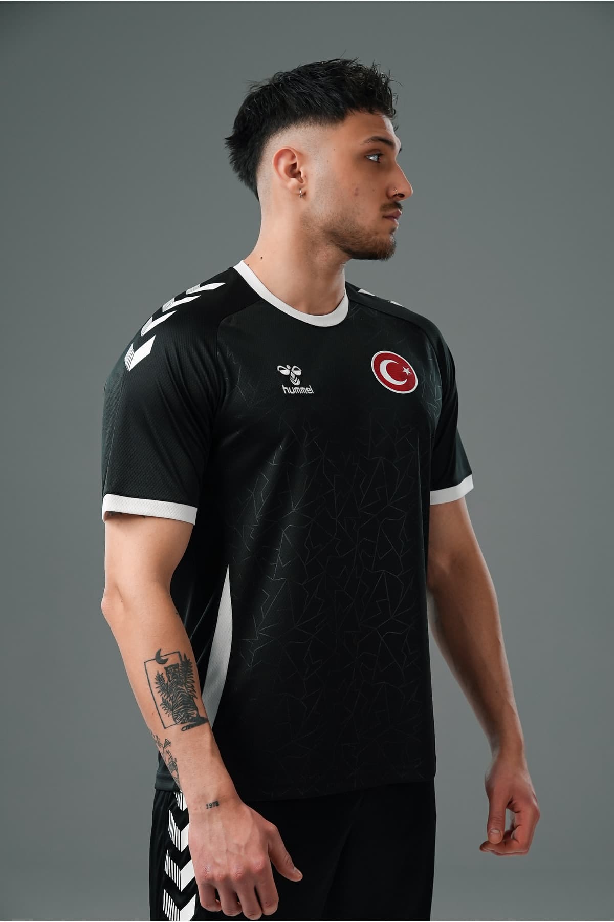 تیشرت تمرینی مردانه hummel تیم ملی Dream مشکی تیشرت تمرینی مردانه hummel تیم ملی Dream مشکی