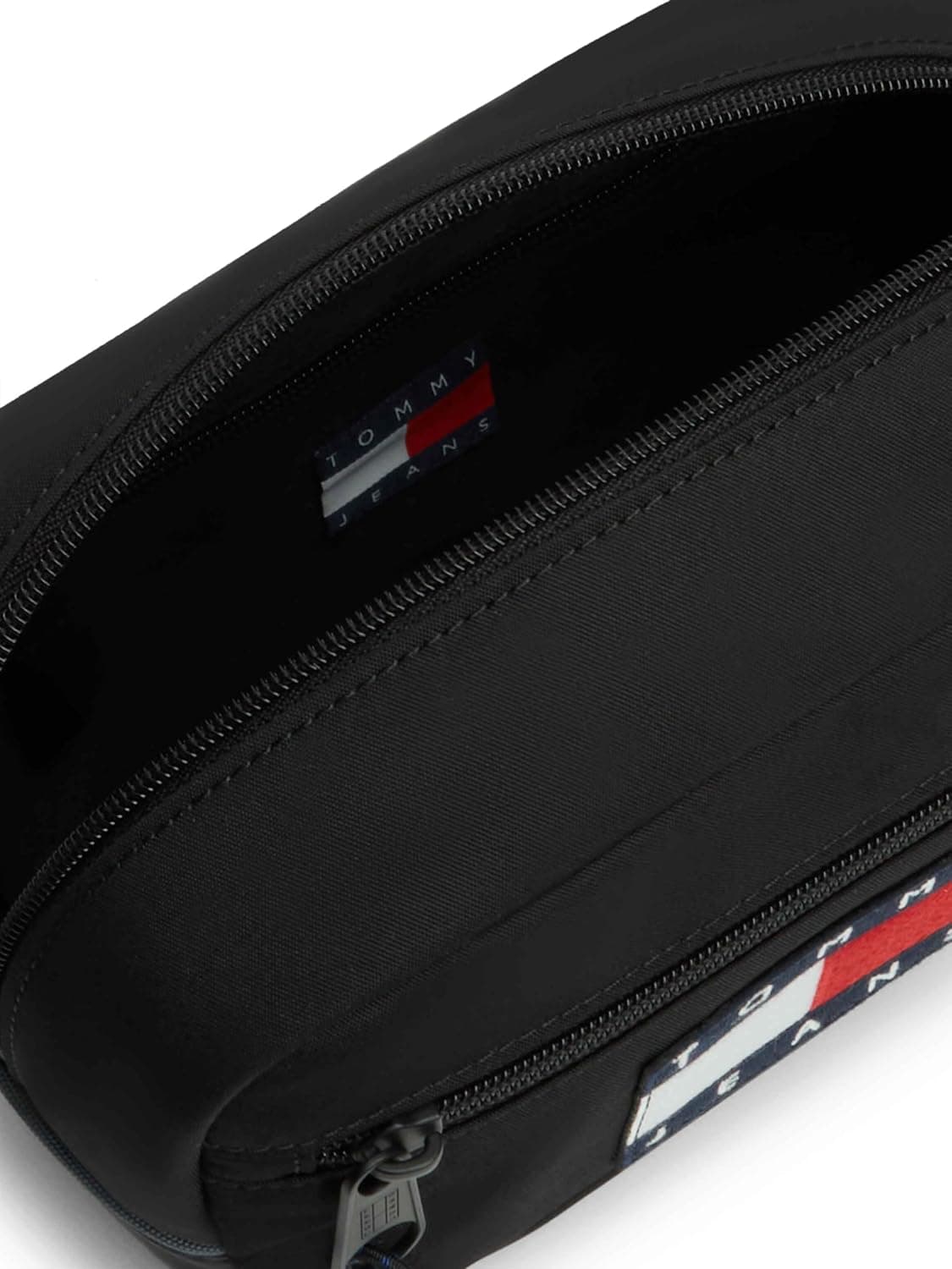 کیف کمری مردانه Tommy Hilfiger مشکی با لوگوی برند مدل AM0AM13872 BDS کیف کمری مردانه Tommy Hilfiger مشکی با لوگوی برند مدل AM0AM13872 BDS