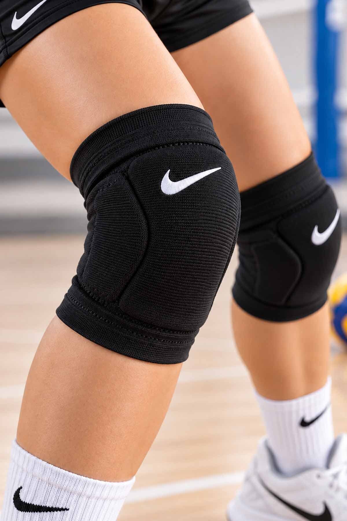 زانوبند ورزشی Nike مشکی 2 عددی والیبال مخصوص تمرین و مسابقه زانوبند ورزشی Nike مشکی 2 عددی والیبال مخصوص تمرین و مسابقه