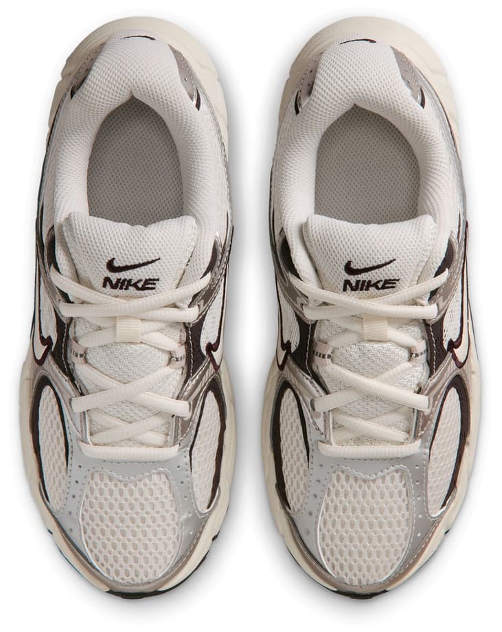 کفش ورزشی یونیسکس Nike دویدن، پیادهروی و روزمره مدل V5 RNR کفش ورزشی یونیسکس Nike دویدن، پیادهروی و روزمره مدل V5 RNR
