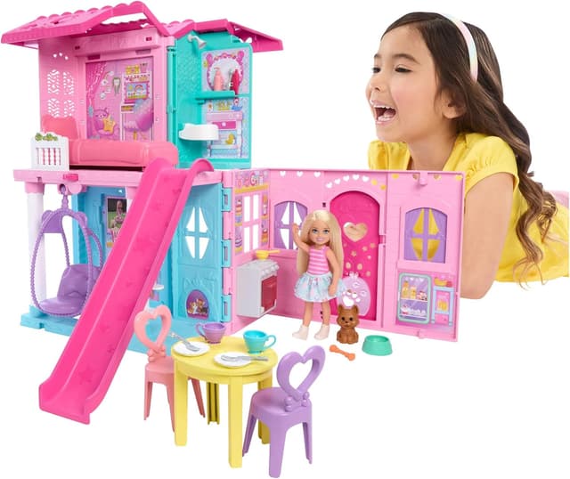 خانه عروسکی Barbie Chelsea با 15+ لوازم جانبی و سرسره، مدل JFW49 خانه عروسکی Barbie Chelsea با 15+ لوازم جانبی و سرسره، مدل JFW49
