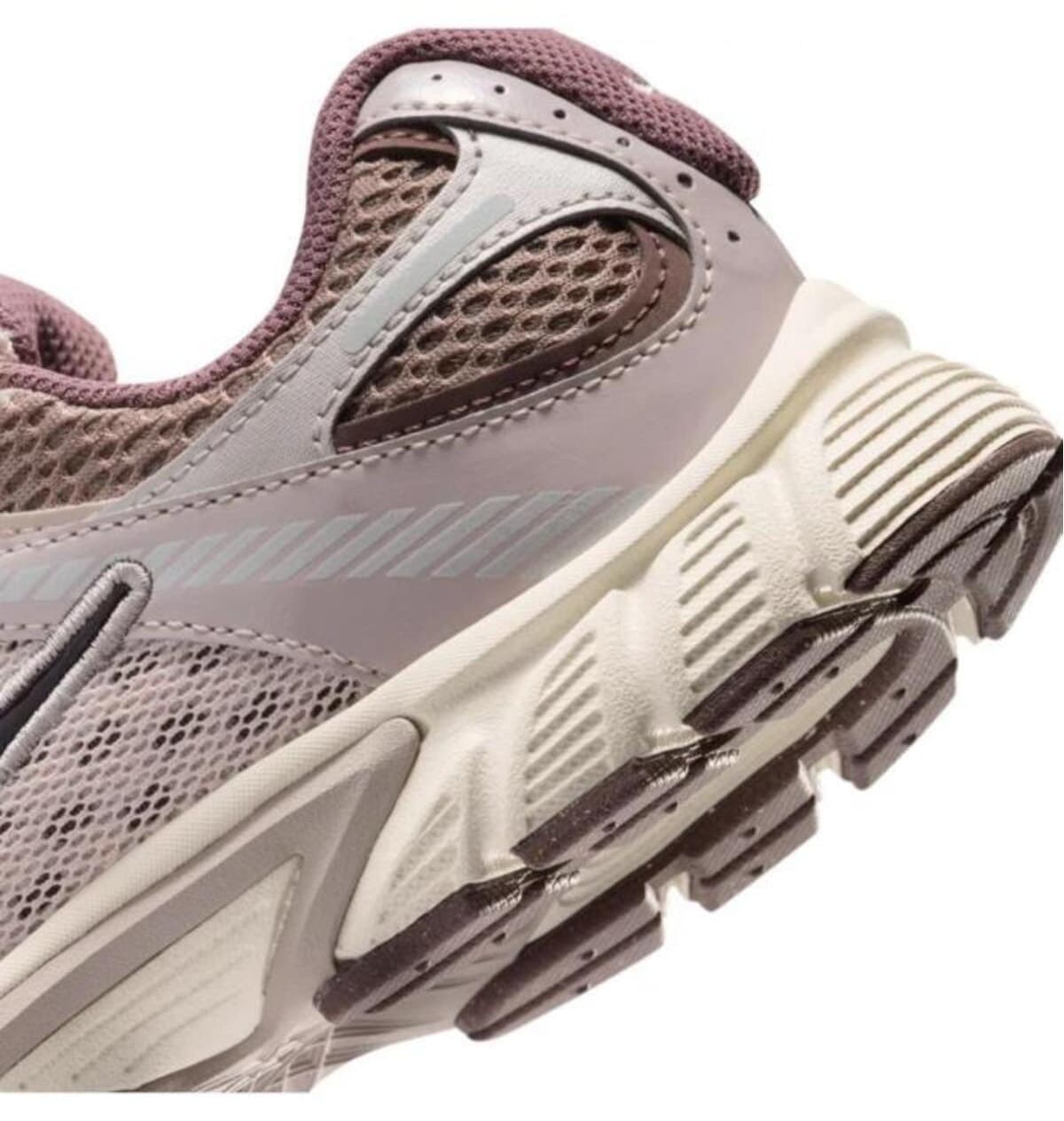 کفش ورزشی بچگانه Nike مدل V5 RNR کفش ورزشی بچگانه Nike مدل V5 RNR