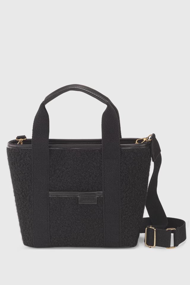 کیف زنانه Housebags کانواس مشکی با خز مصنوعی دو دسته مدل 246 کیف زنانه Housebags کانواس مشکی با خز مصنوعی دو دسته مدل 246