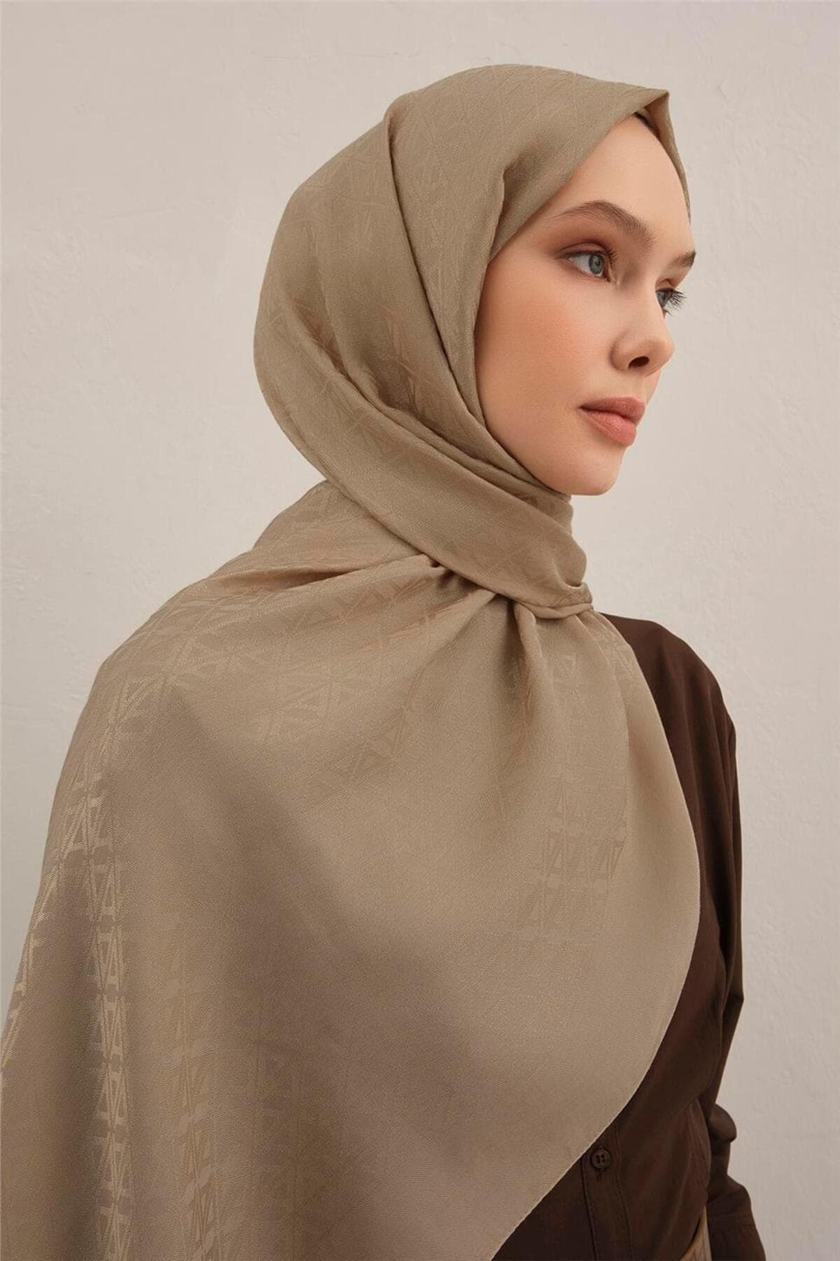 شال زنانه Armine لیوسل مثلثی مونوگرام مدل Naia 5 04 شال زنانه Armine لیوسل مثلثی مونوگرام مدل Naia 5 04