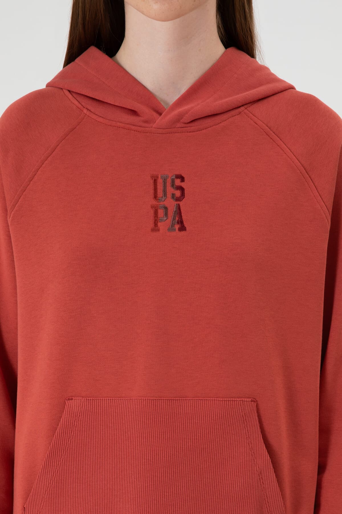 سوئیشرت هودی زنانه U.S. Polo Assn. قرمز آجری با چاک مدل 50313611-VR026 سوئیشرت هودی زنانه U.S. Polo Assn. قرمز آجری با چاک مدل 50313611-VR026