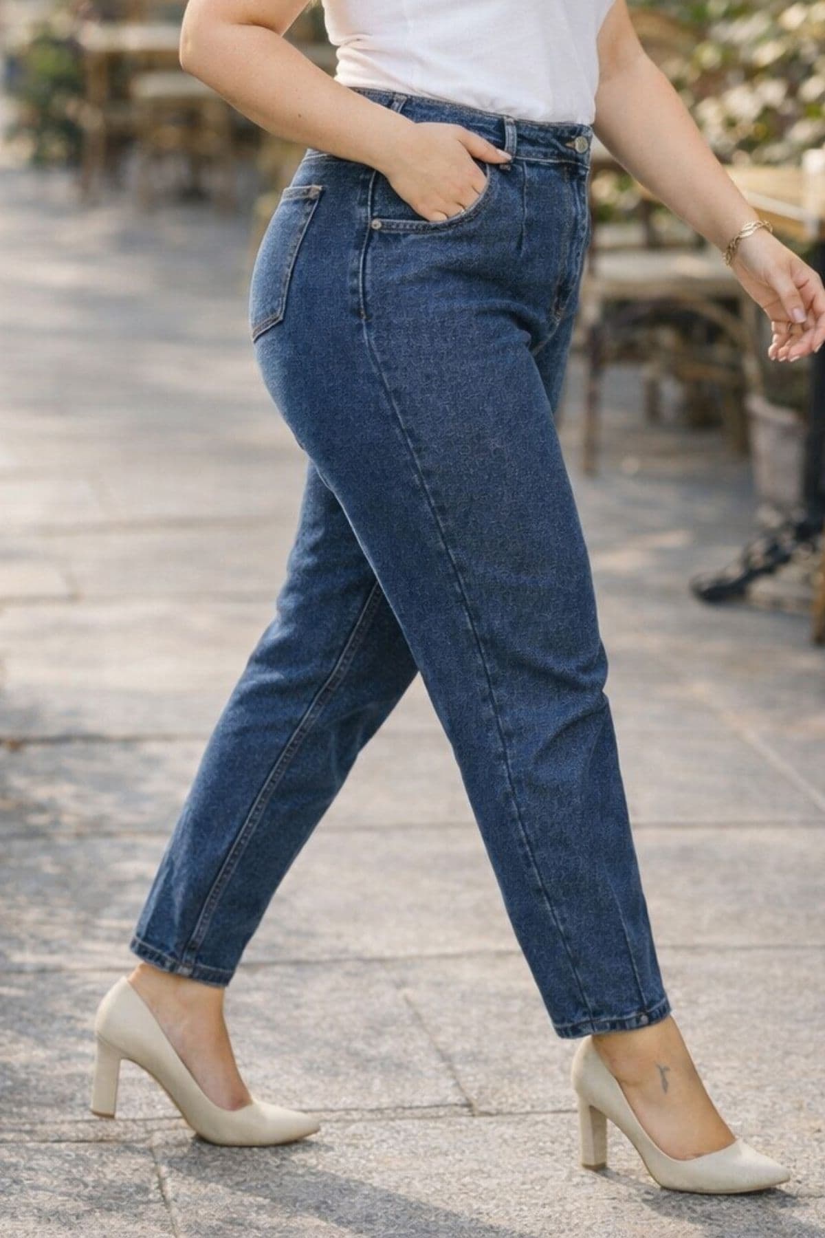 شلوار جین زنانه CEDY DENIM Mom Fit کمر بلند سایز بزرگ آبی مدل C600 شلوار جین زنانه CEDY DENIM Mom Fit کمر بلند سایز بزرگ آبی مدل C600