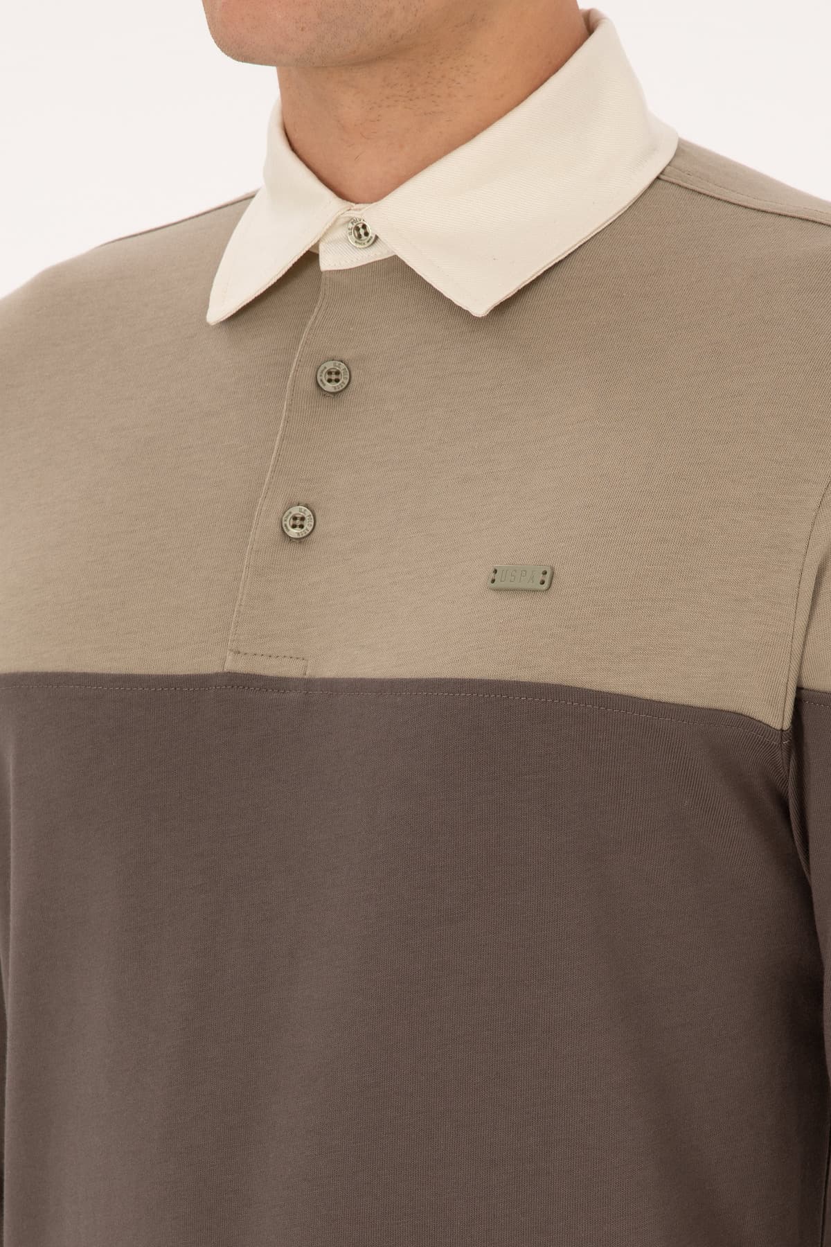 سوئیشرت مردانه U.S. Polo Assn. فیت معمولی یقه پولو خاکی روشن مدل 50316428-VR183 سوئیشرت مردانه U.S. Polo Assn. فیت معمولی یقه پولو خاکی روشن مدل 50316428-VR183