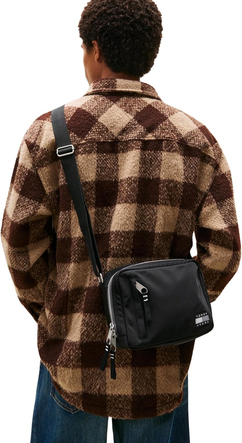 کیف دوربین کراسبادی مردانه Tommy Jeans TJM Daily Tech مشکی مدل Am0am13717 تکسایز کیف دوربین کراسبادی مردانه Tommy Jeans TJM Daily Tech مشکی مدل Am0am13717 تکسایز