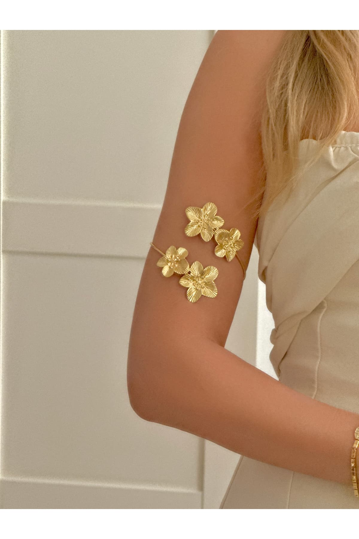 دستبند کاف یونیسکس YOUES JEWELRY فولادی طرح گل کلفت قابل تنظیم دستبند کاف یونیسکس YOUES JEWELRY فولادی طرح گل کلفت قابل تنظیم