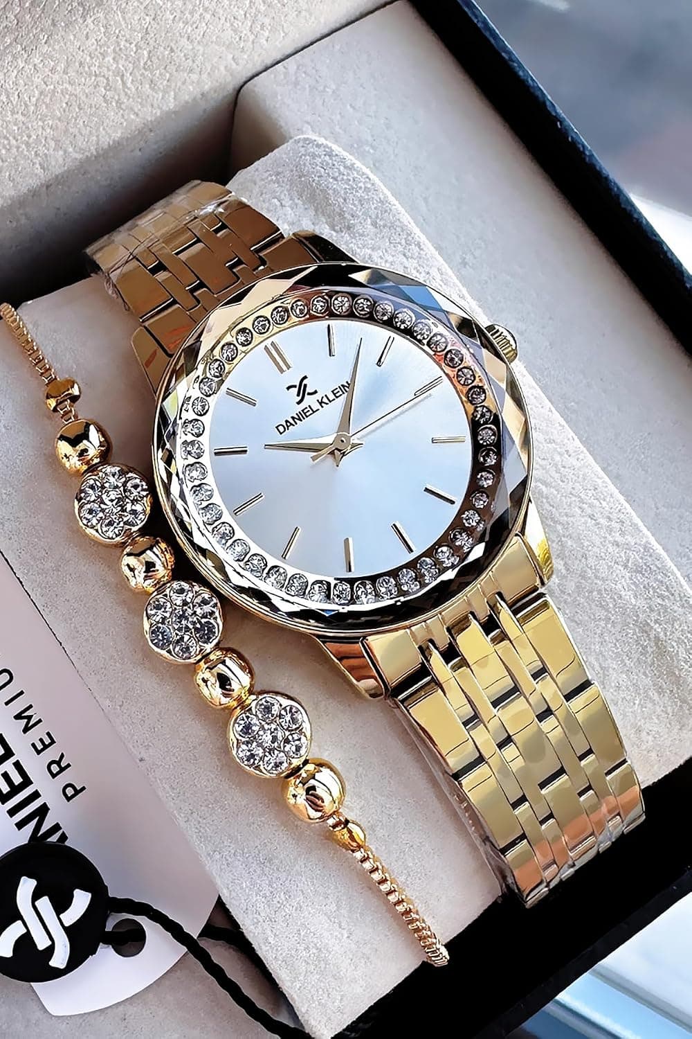 ساعت مچی زنانه Daniel Klein ضد آب شیشه نگیندار بند استیل طلایی مدل DKBY2041C1 ساعت مچی زنانه Daniel Klein ضد آب شیشه نگیندار بند استیل طلایی مدل DKBY2041C1