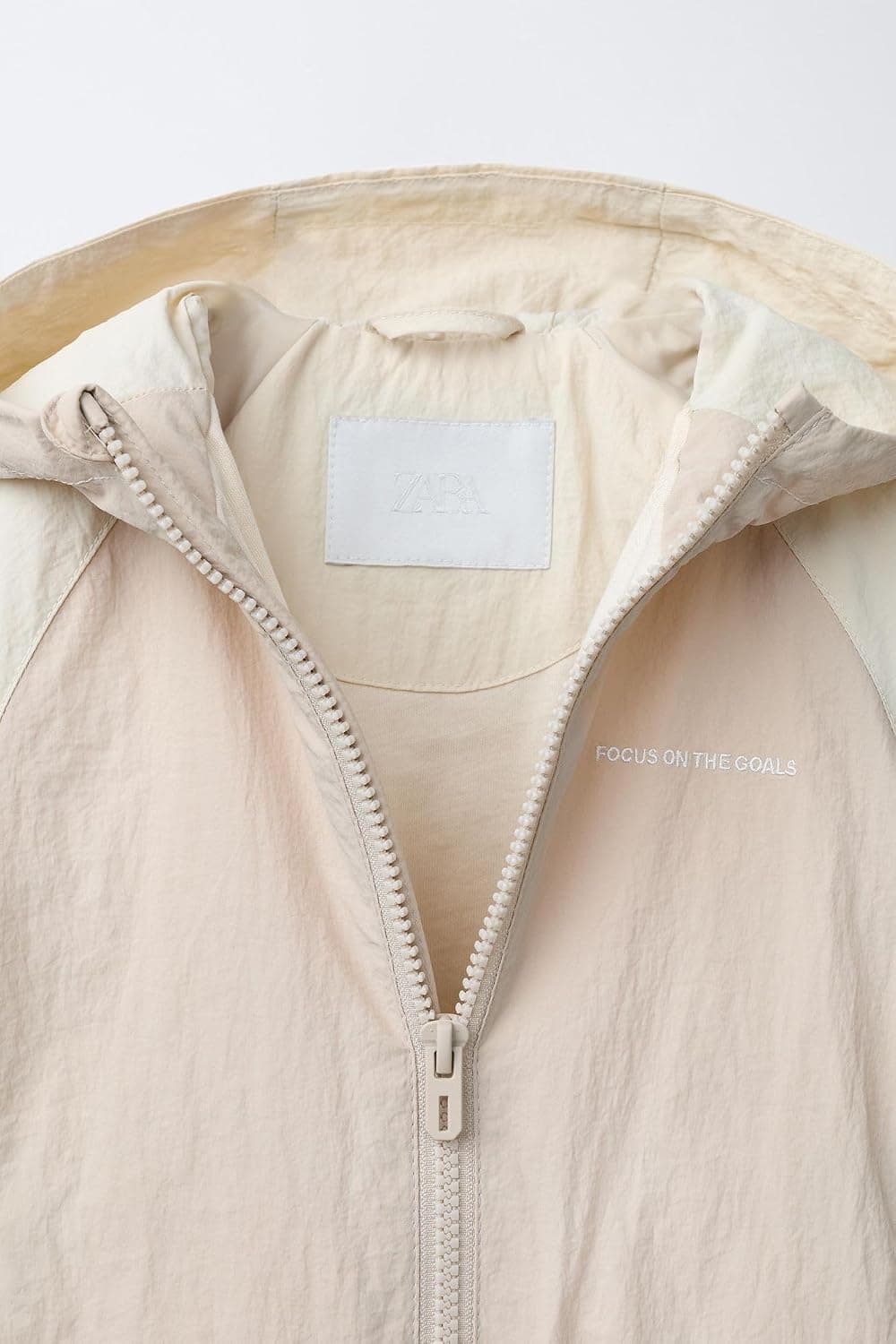 بارانی زنانه Zara ضدآب سبک بلوک رنگی بژ مدل Kdo Out.garmen بارانی زنانه Zara ضدآب سبک بلوک رنگی بژ مدل Kdo Out.garmen