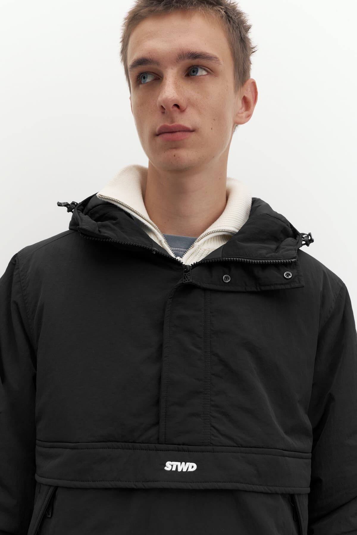 ژاکت مردانه Pull & Bear کلاهدار با جیب کانگورویی ژاکت مردانه Pull & Bear کلاهدار با جیب کانگورویی
