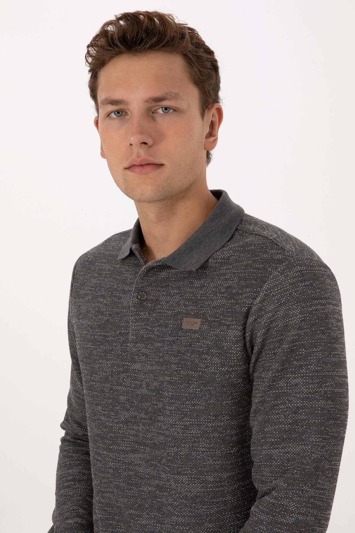 سوئیشرت مردانه U.S. Polo Assn. یقه پولو فیت معمولی خاکستری ملانژ مدل 50307730-VR086 سوئیشرت مردانه U.S. Polo Assn. یقه پولو فیت معمولی خاکستری ملانژ مدل 50307730-VR086