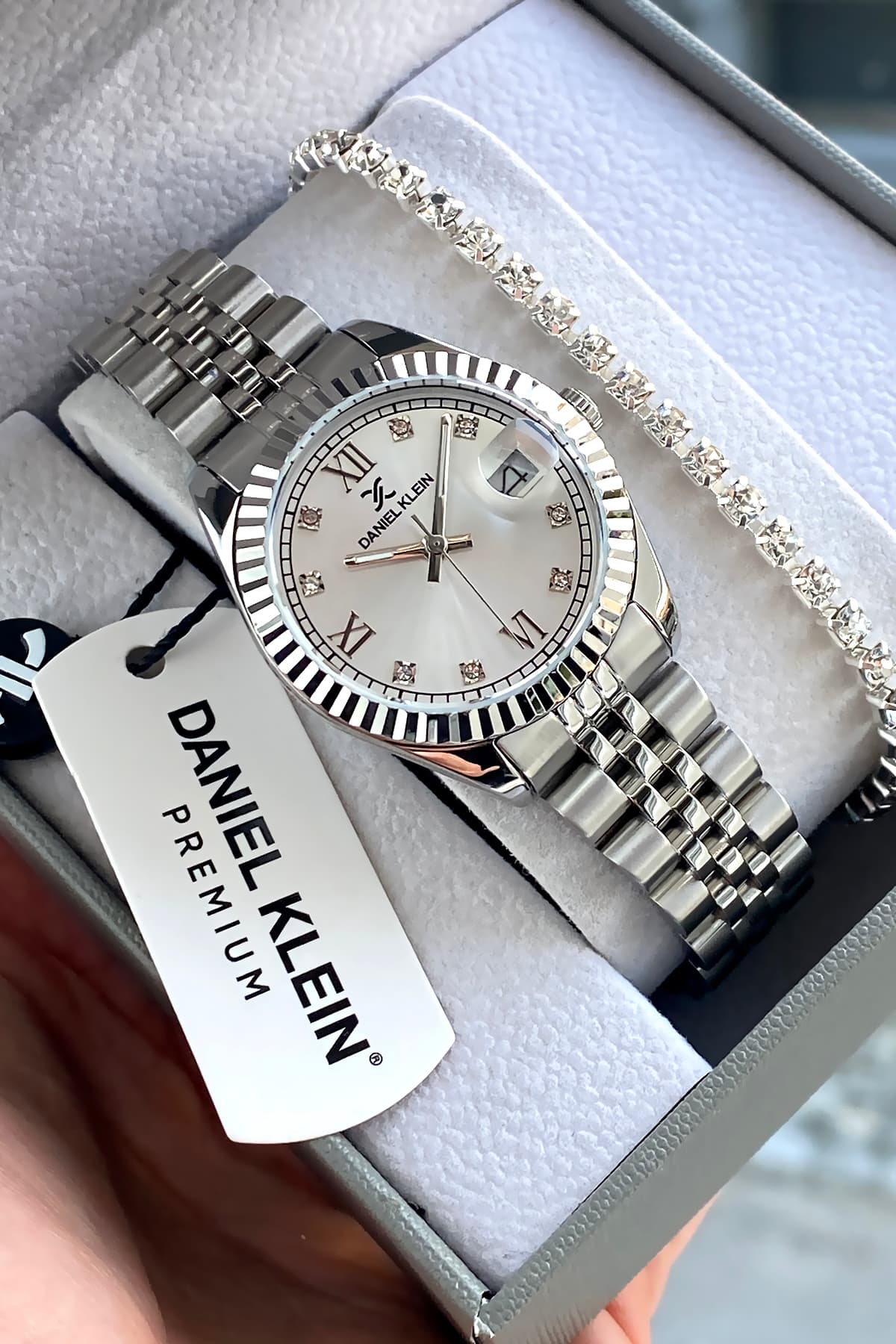 ساعت زنانه Daniel Klein نقرهای با بند استیل ضد زنگ ساعت زنانه Daniel Klein نقرهای با بند استیل ضد زنگ