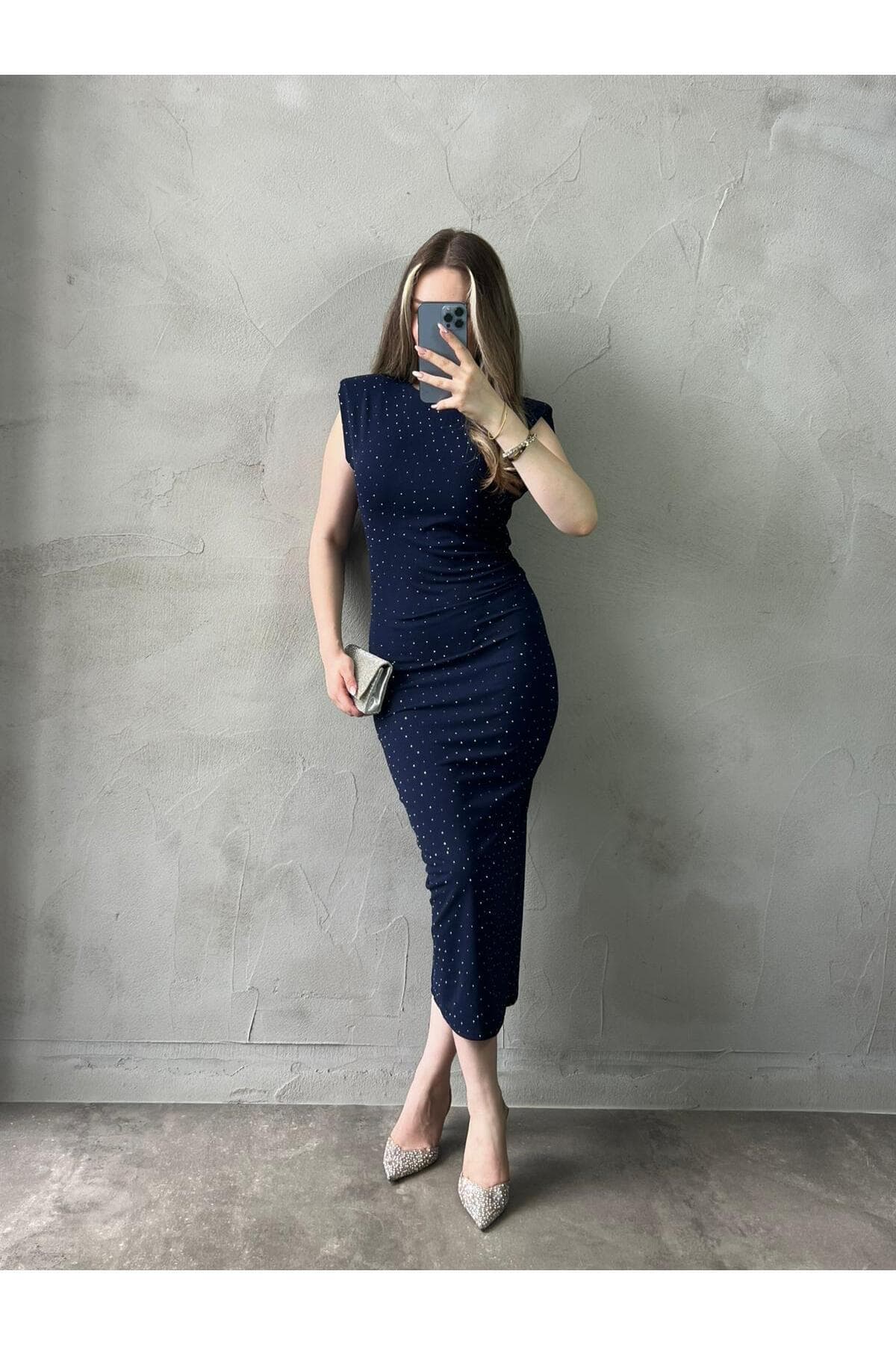 لباس میدی زنانه Moda Palmiss سرمهای با جزئیات نگین و پد شانه لباس میدی زنانه Moda Palmiss سرمهای با جزئیات نگین و پد شانه