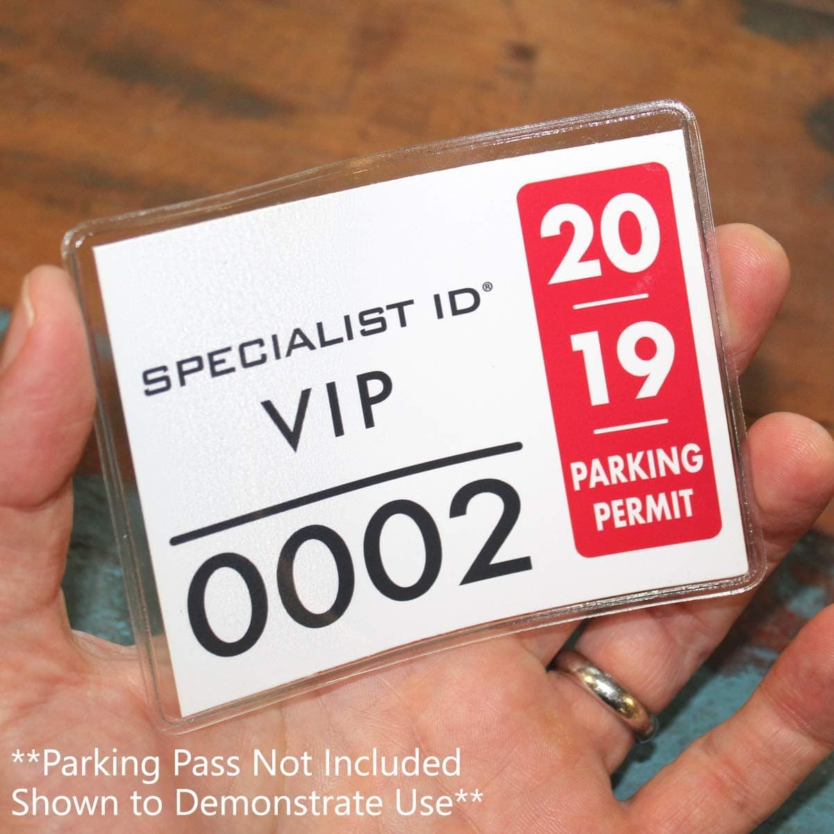 نگهدارنده پرمیت پارکینگ Specialist ID 2 عددی شیشه خودرو شفاف 4 x 3 نگهدارنده پرمیت پارکینگ Specialist ID 2 عددی شیشه خودرو شفاف 4 x 3