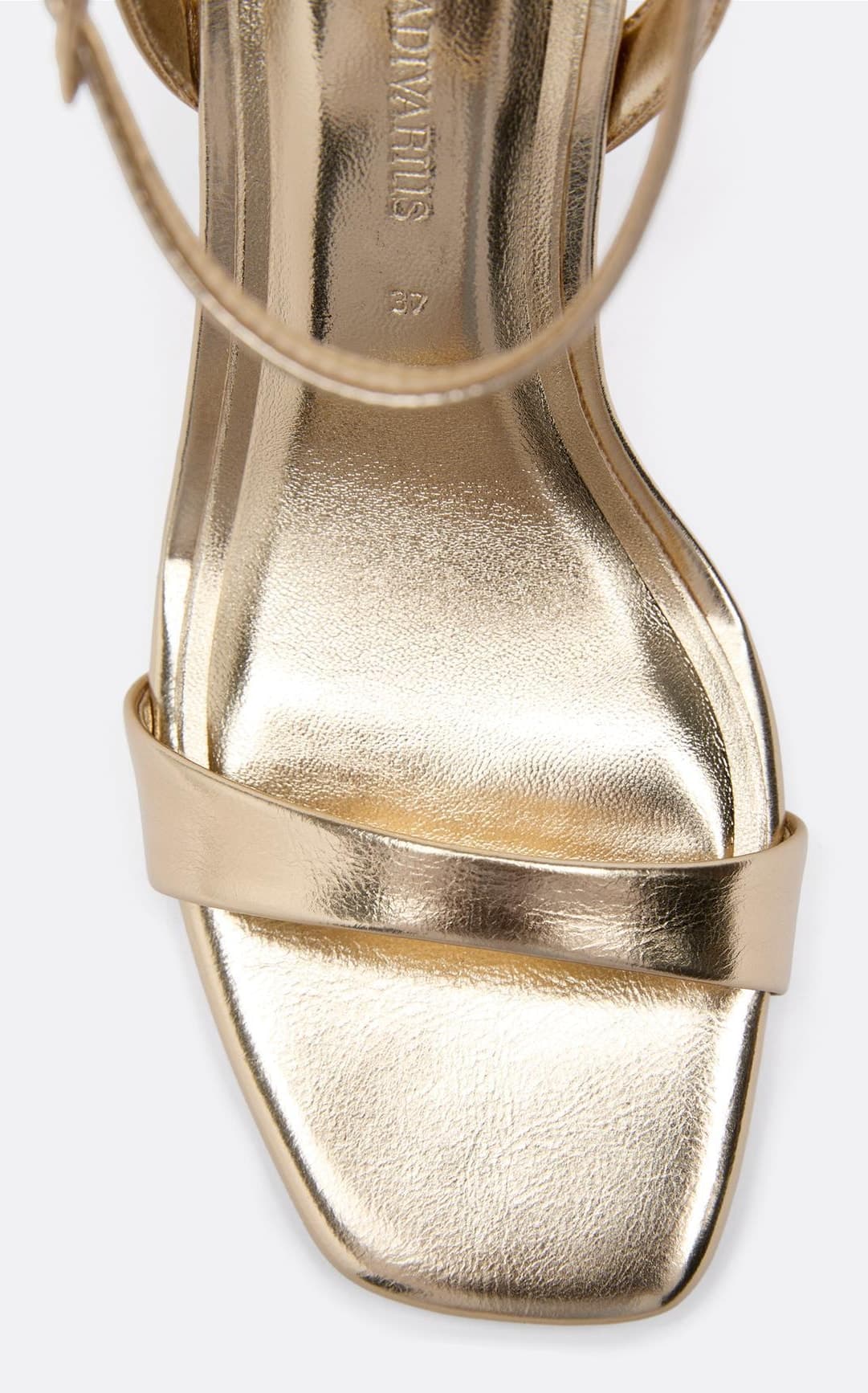 صندل زنانه Stradivarius پاشنه سوزنی صندل زنانه Stradivarius پاشنه سوزنی